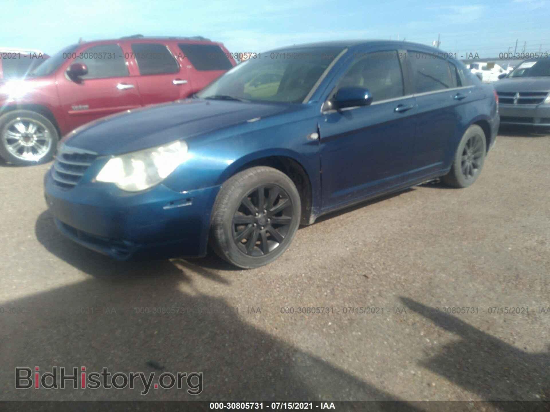 2010 CHRYSLER SEBRING - VIN: 1C3CC5FB9AN133617 - Фото 2