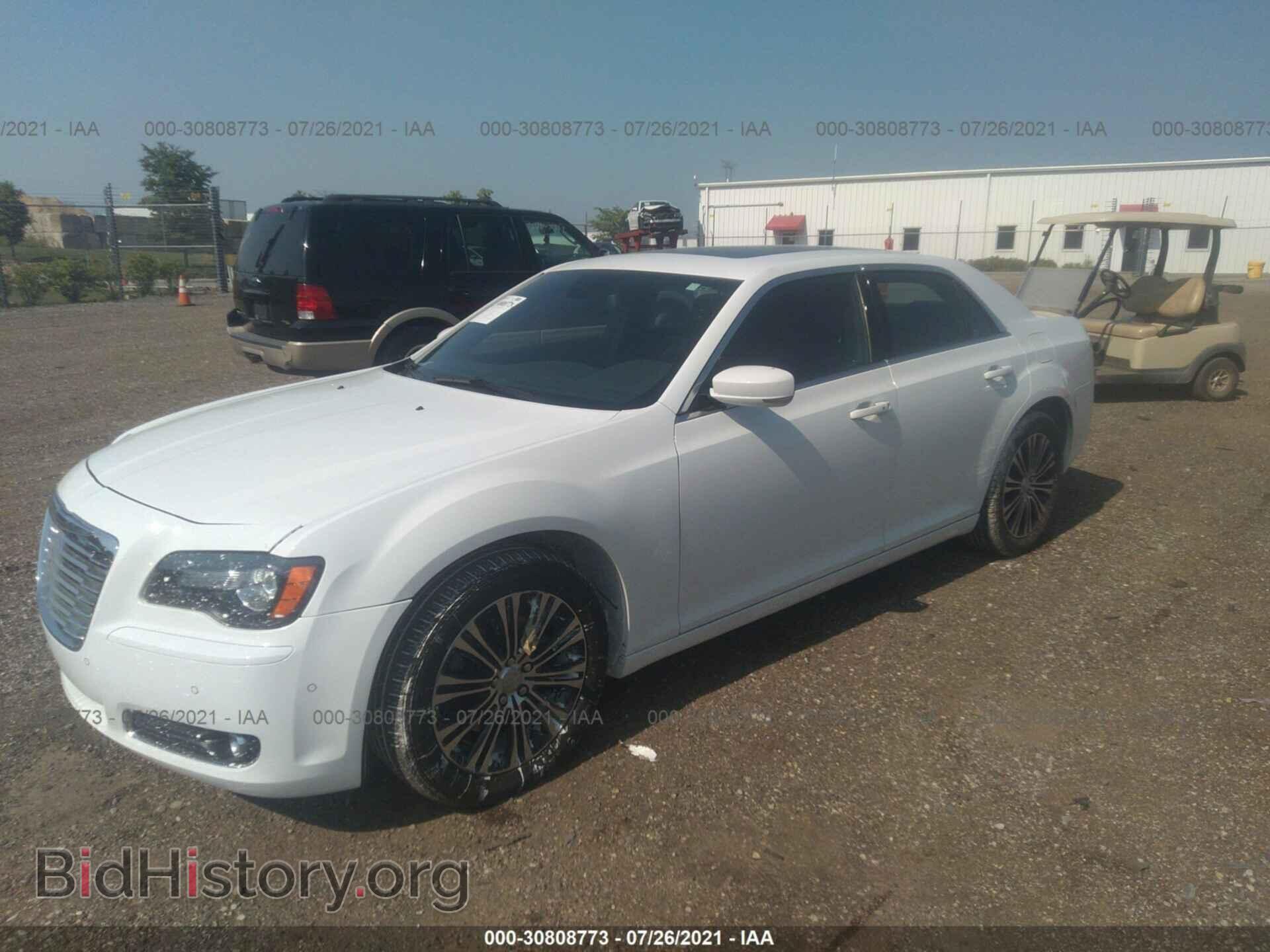 2014 CHRYSLER 300 - VIN: 2C3CCAGG5EH190530 - Фото 2