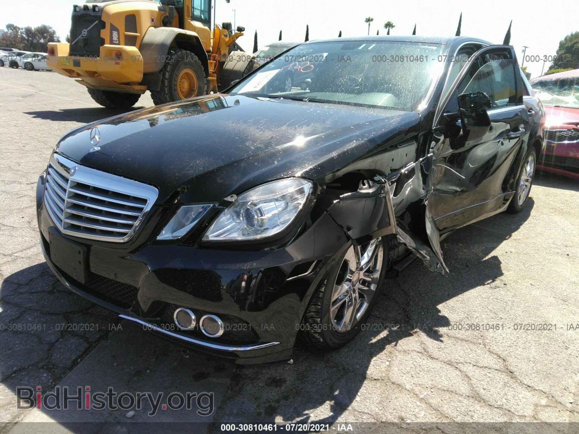 2011 MERCEDES-BENZ E-CLASS - VIN: WDDHF5GB0BA263307 - Фото 2