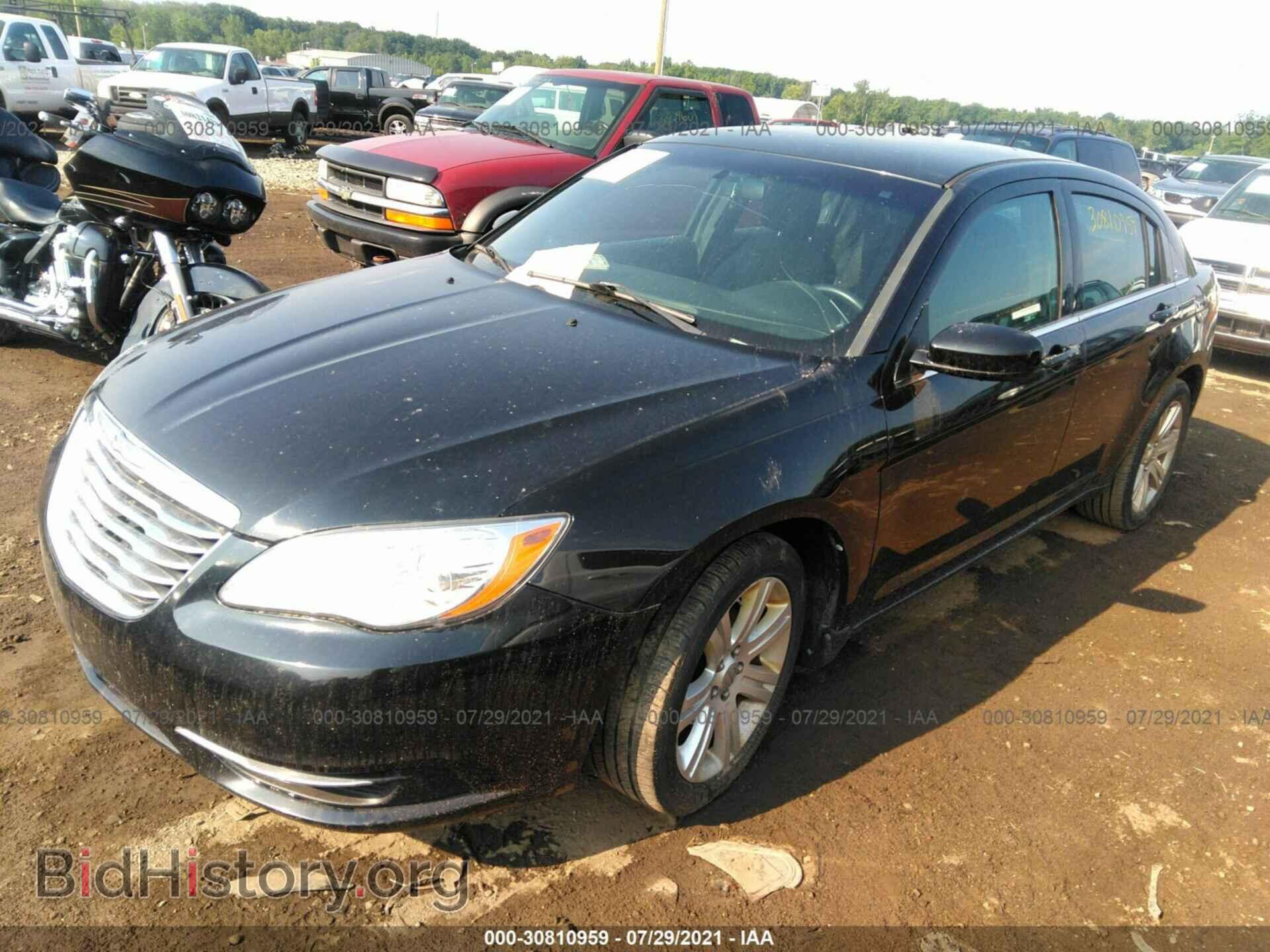 2013 CHRYSLER 200 - VIN: 1C3CCBBB5DN694647 - Photo 2