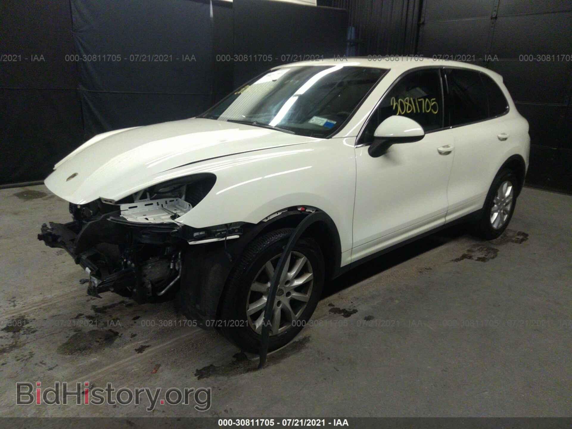 2011 PORSCHE CAYENNE - VIN: WP1AA2A21BLA05902 - Photo 2