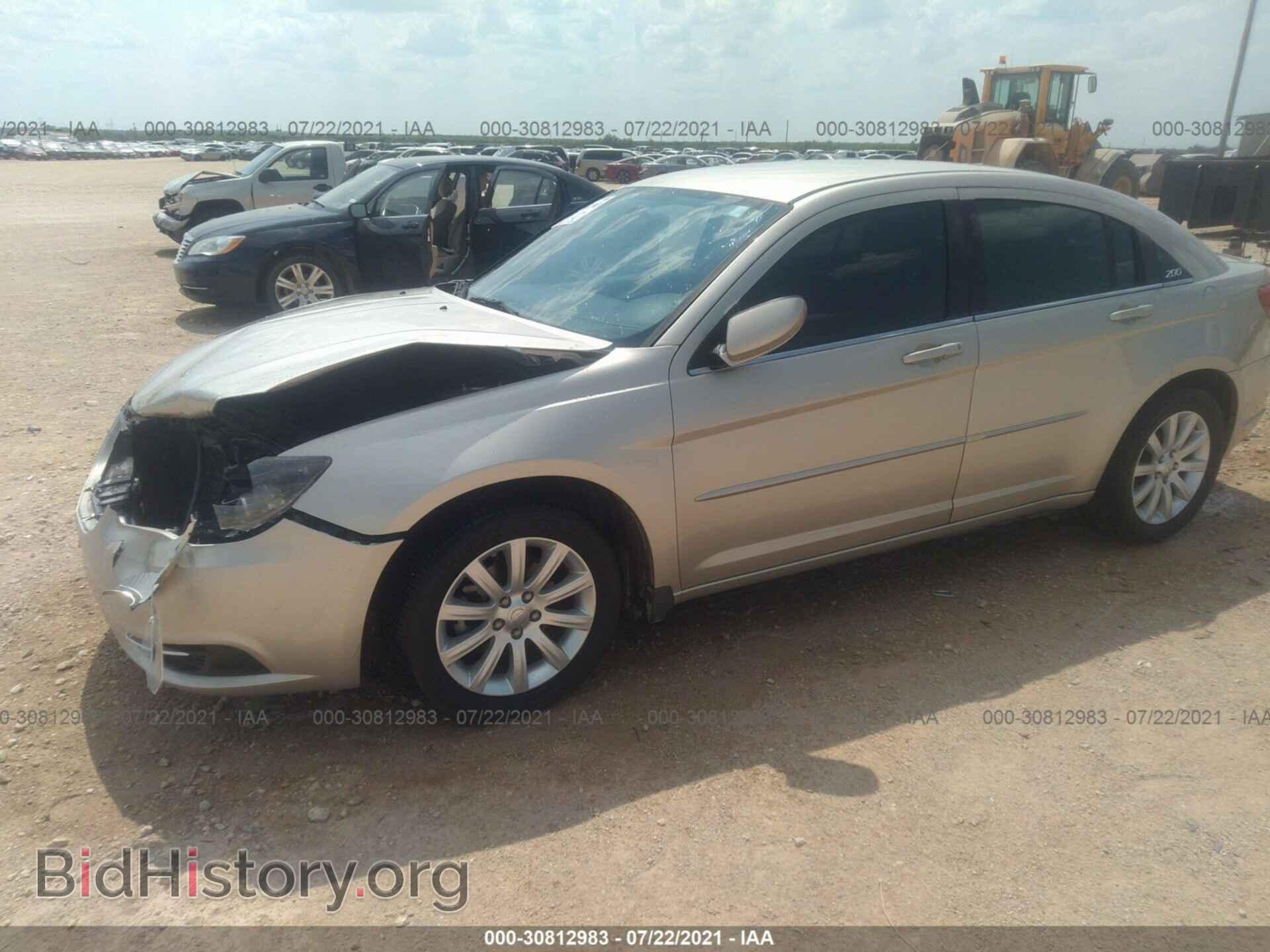 2013 CHRYSLER 200 - VIN: 1C3CCBBG9DN678771 - Фото 2
