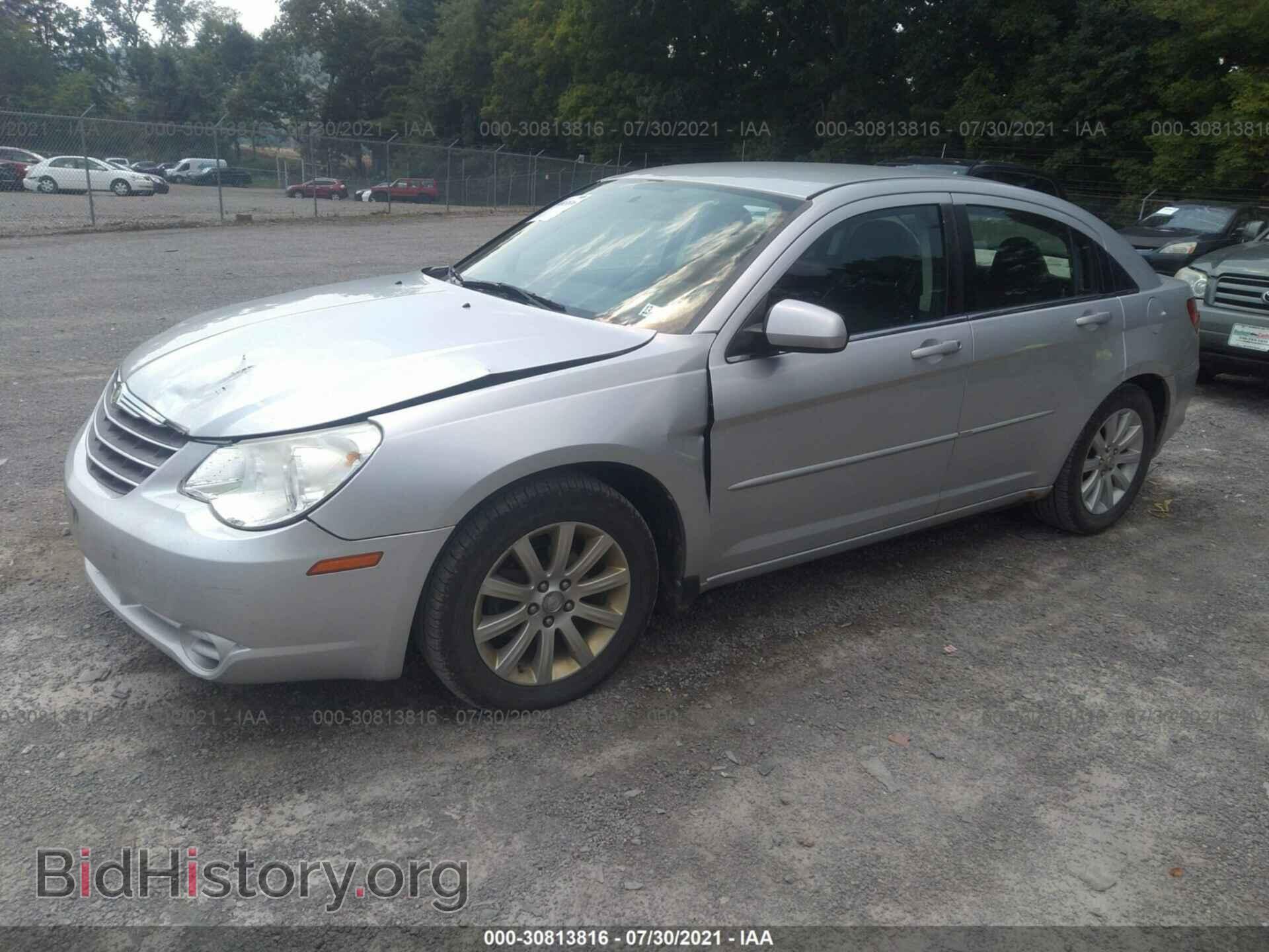 2010 CHRYSLER SEBRING - VIN: 1C3CC5FD5AN194755 - Фото 2