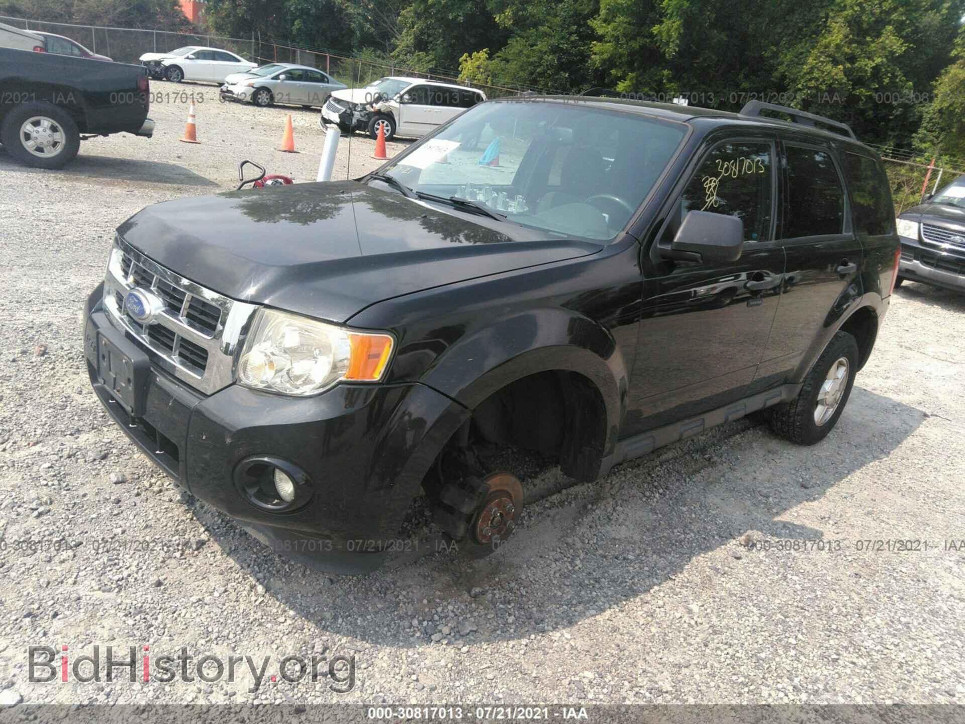 2011 FORD ESCAPE - VIN: 1FMCU0D73BKC49887 - Фото 2