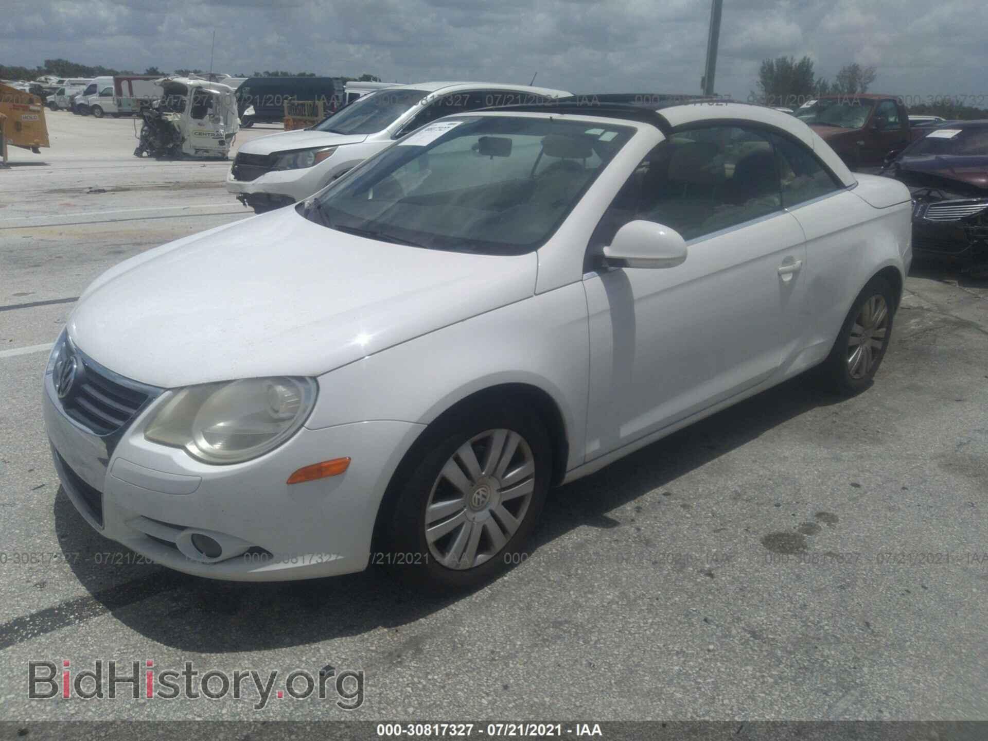 2008 VOLKSWAGEN EOS - VIN: WVWBA71F98V041453 - Фото 2