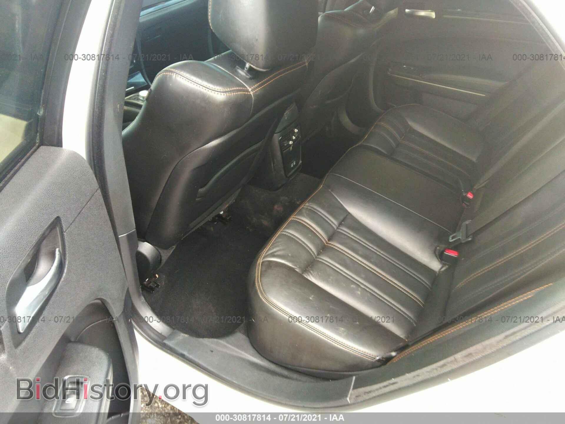 2019 CHRYSLER 300 - VIN: 2C3CCABG1KH577787 - Фото 8