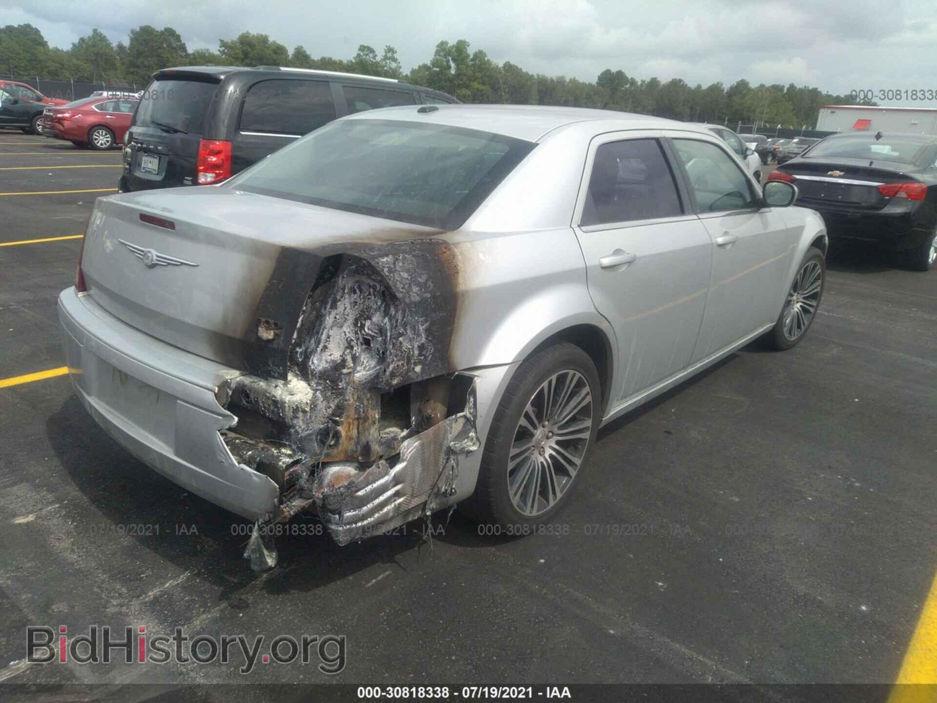 2010 CHRYSLER 300 - VIN: 2C3CA2CV5AH279704 - Фото 4