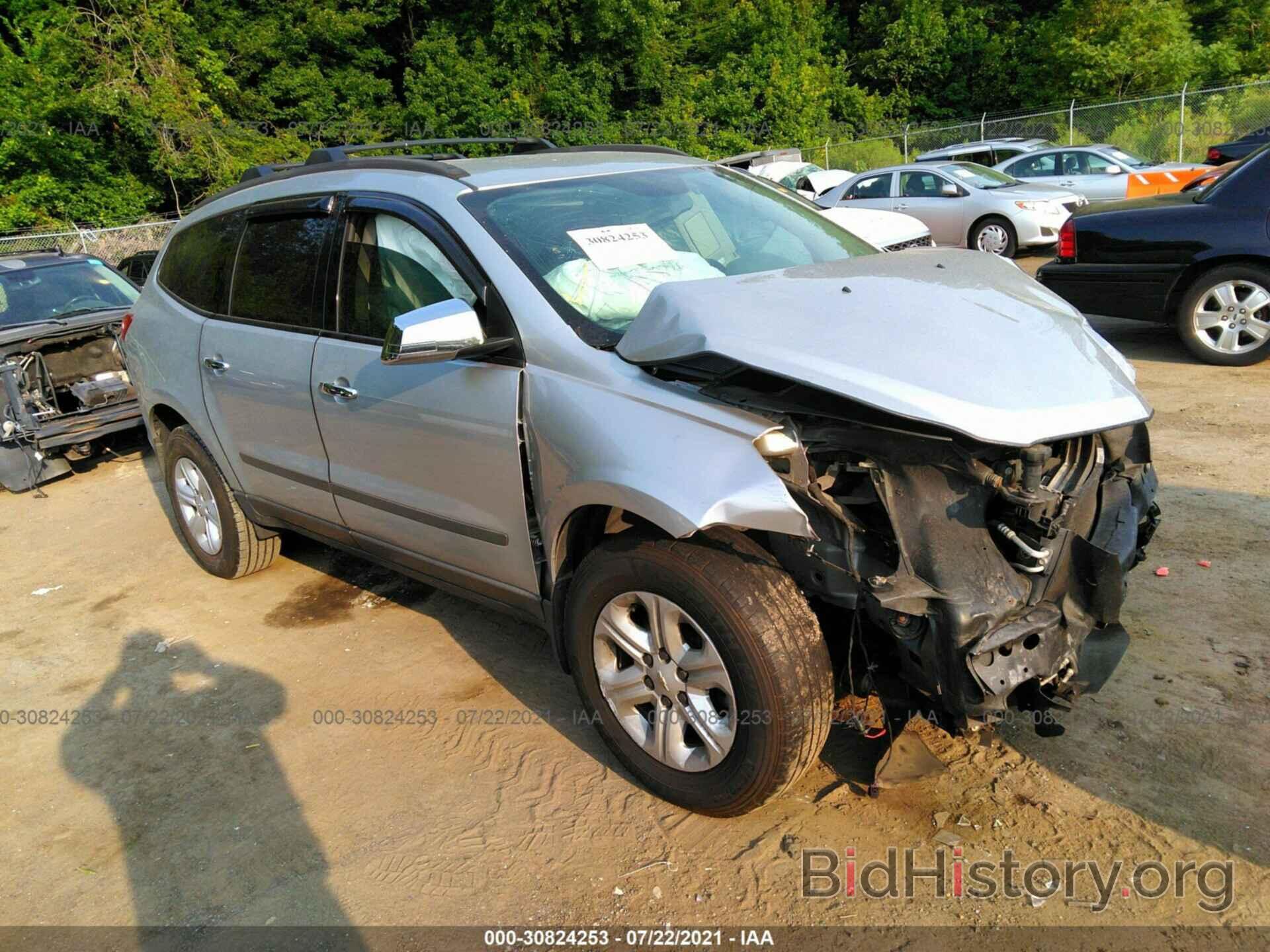 Photo 1GNKRFED9BJ282592 - CHEVROLET TRAVERSE 2011