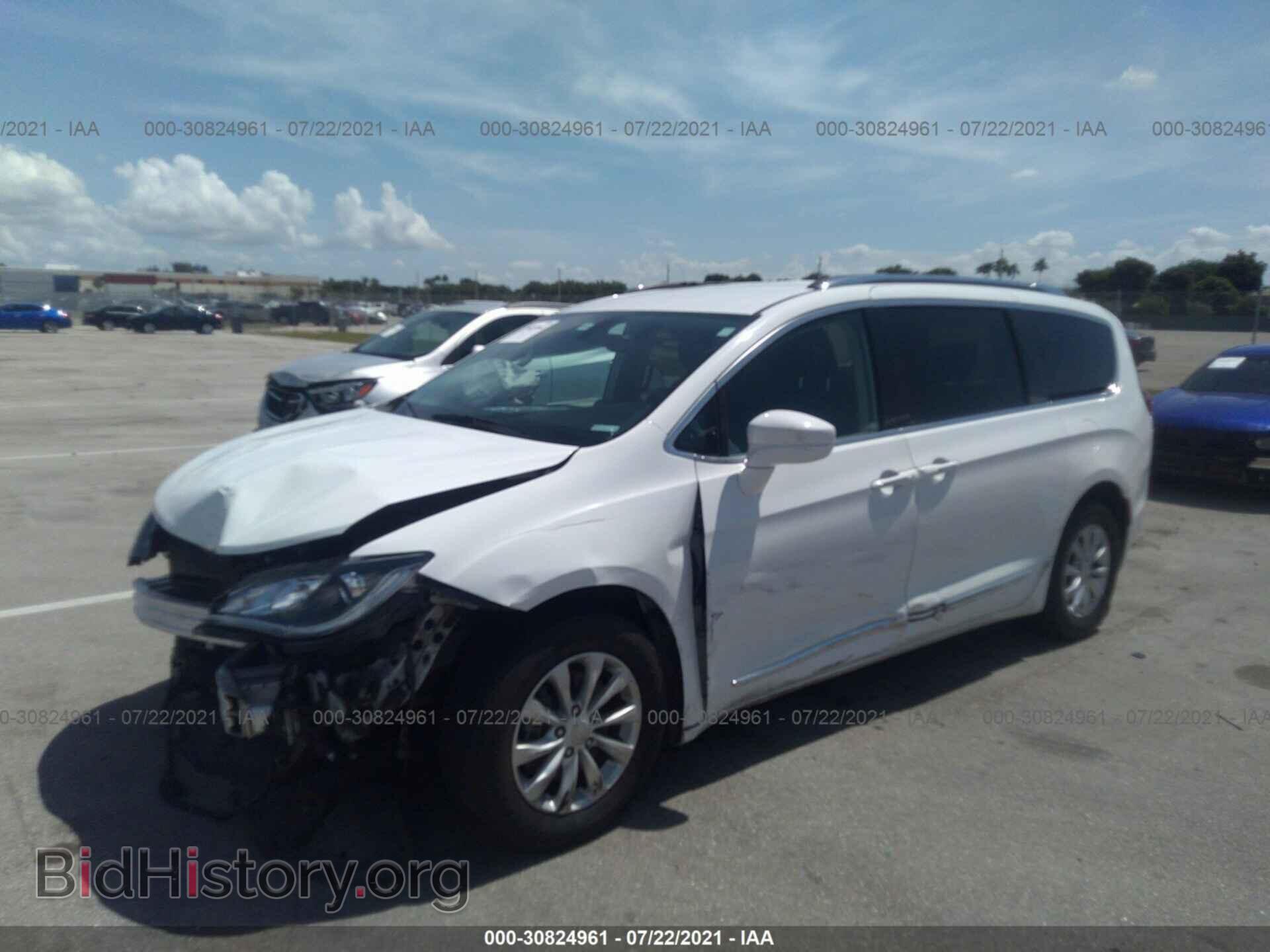 2019 CHRYSLER PACIFICA - VIN: 2C4RC1BG5KR539656 - Фото 2