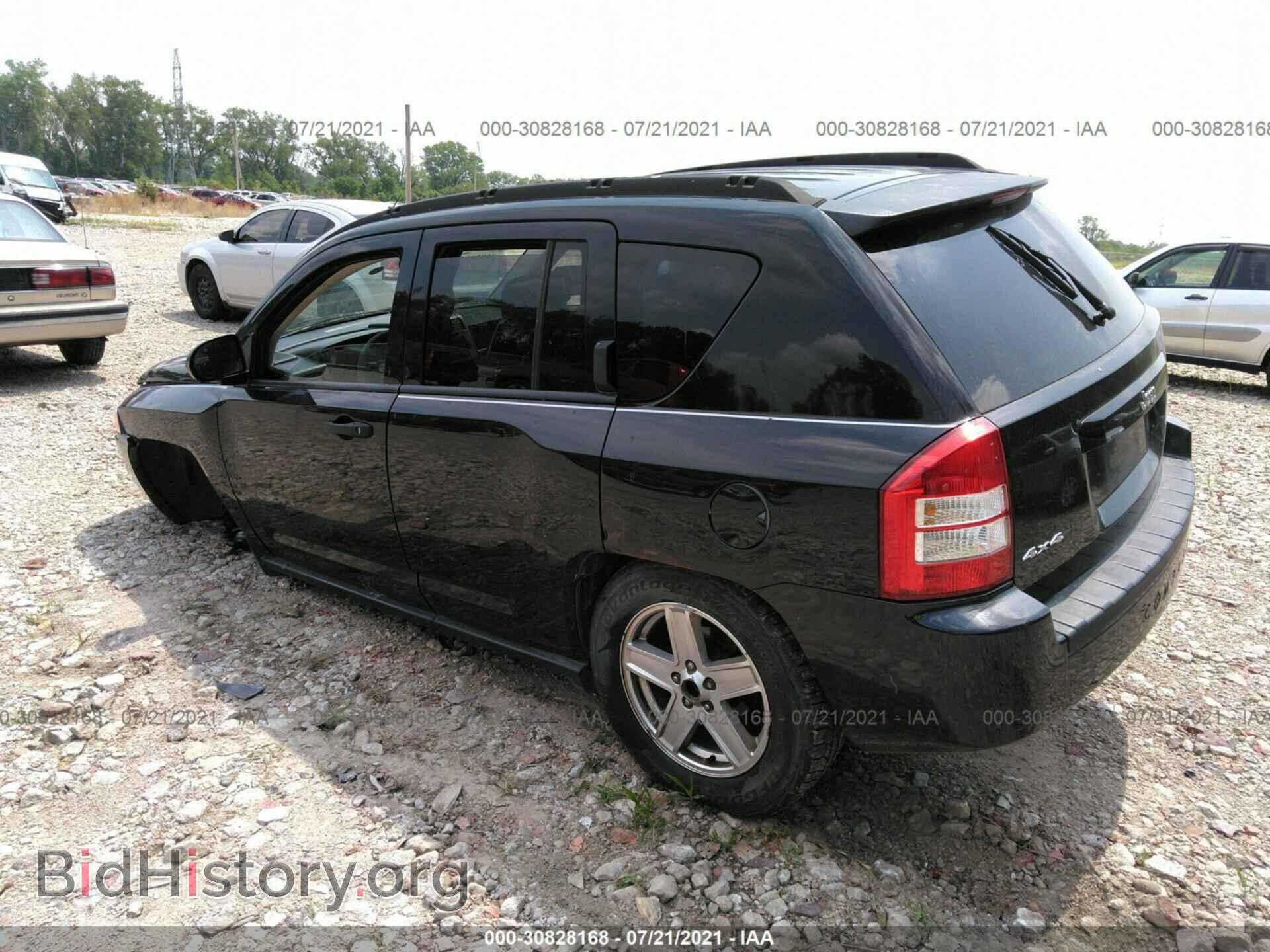 2007 JEEP COMPASS - VIN: 1J8FF47WX7D136660 - Фото 3