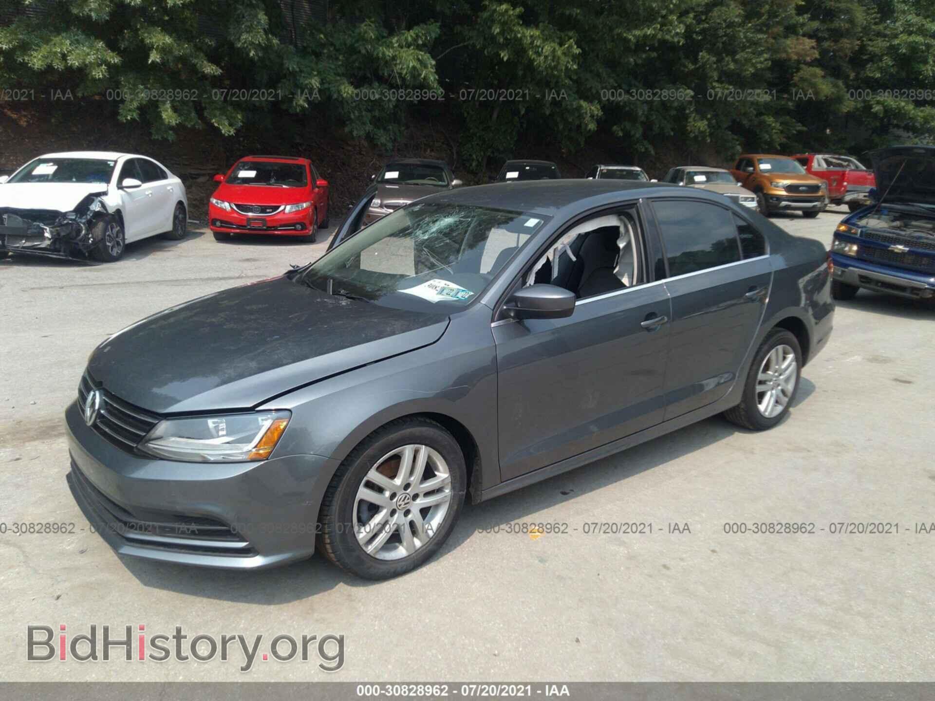 2017 VOLKSWAGEN JETTA - VIN: 3VW2B7AJXHM211778 - Фото 2