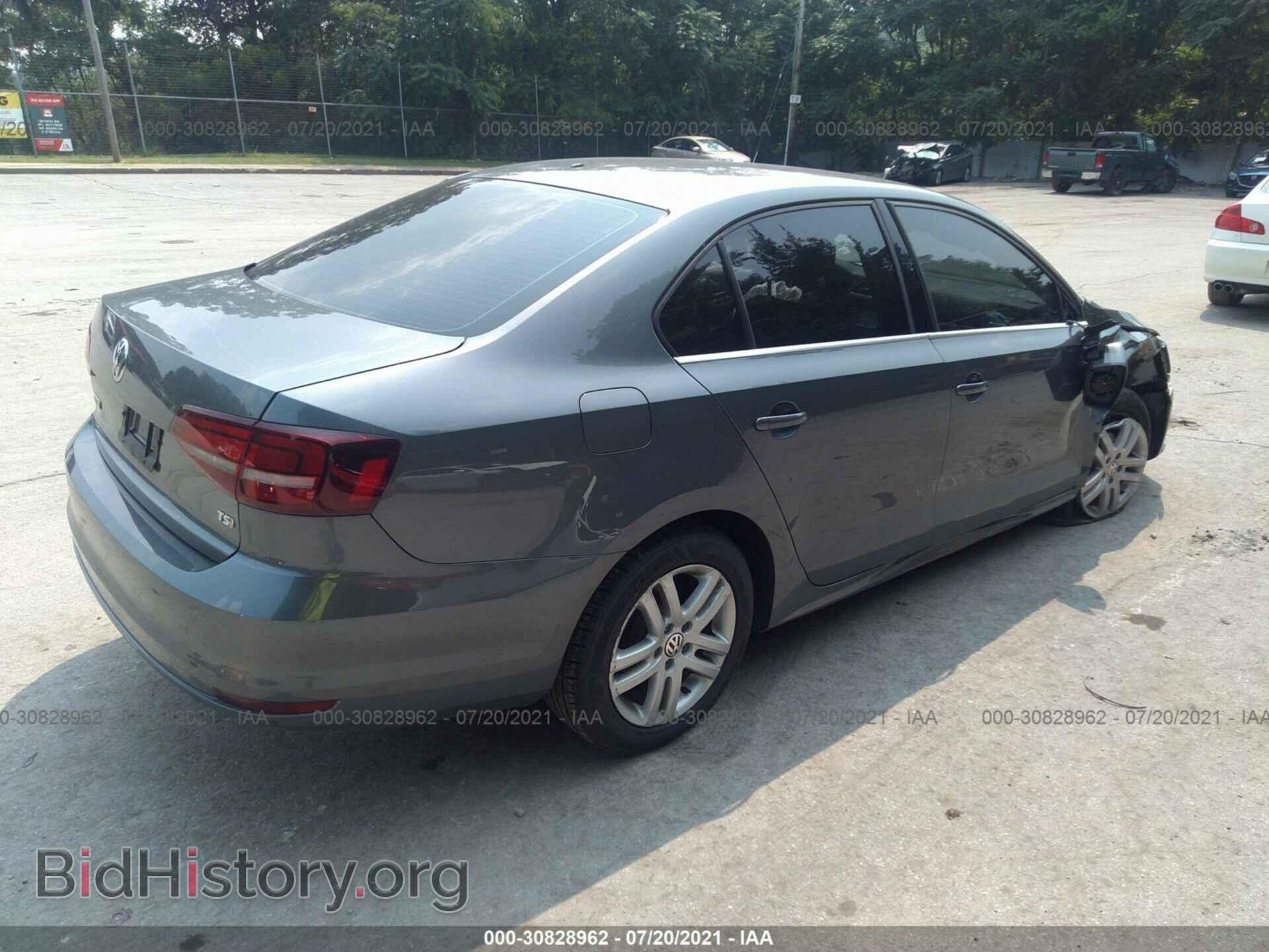 2017 VOLKSWAGEN JETTA - VIN: 3VW2B7AJXHM211778 - Фото 4