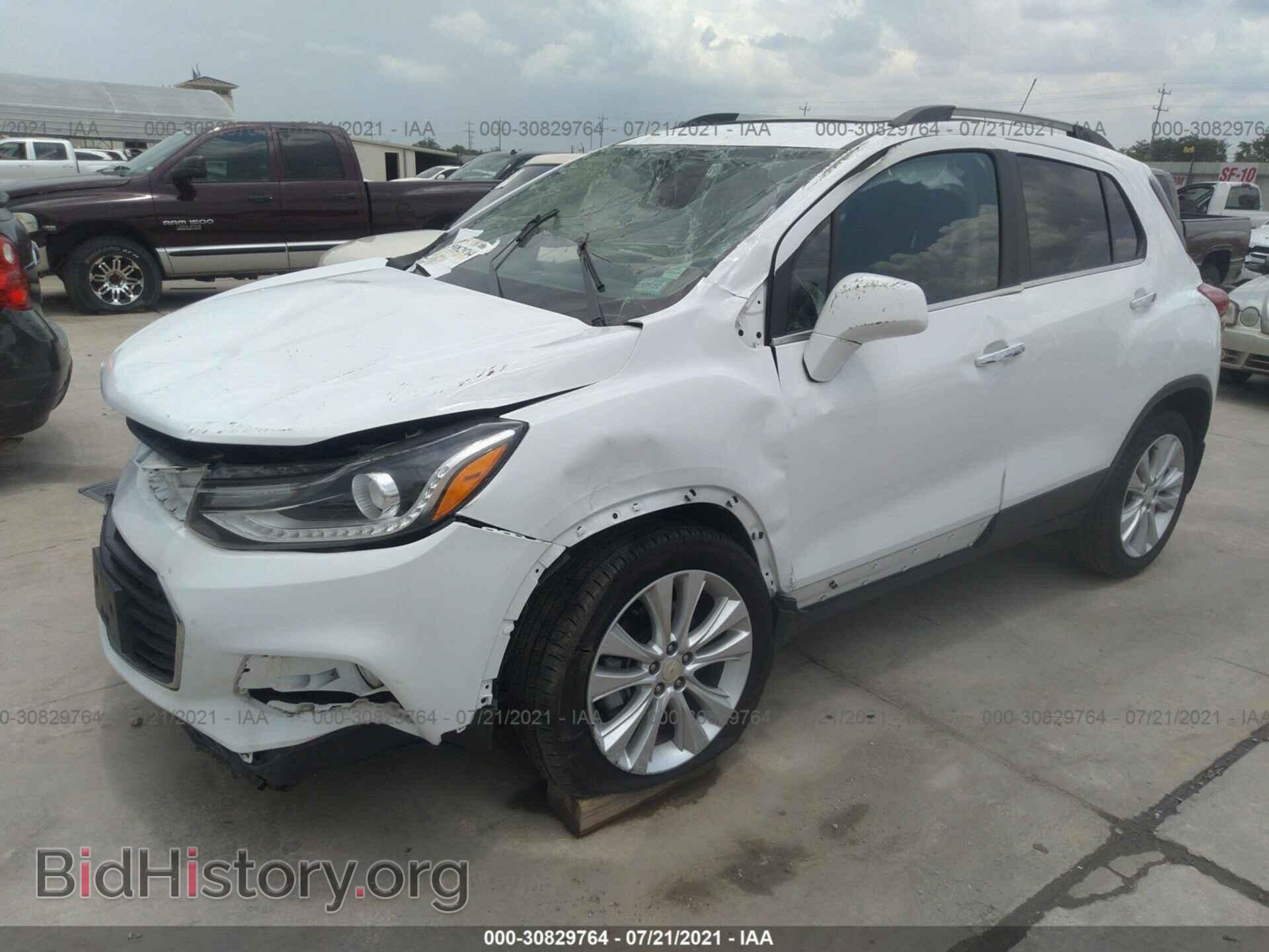 2020 CHEVROLET TRAX - VIN: 3GNCJRSB4LL215814 - Photo 2