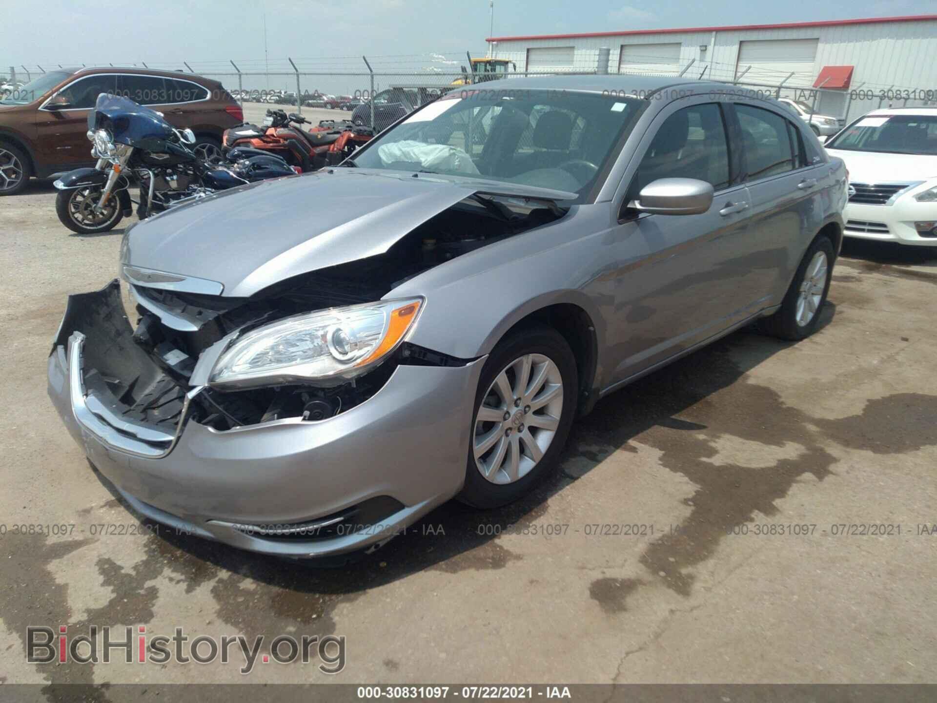 2013 CHRYSLER 200 - VIN: 1C3CCBBB7DN683763 - Фото 2