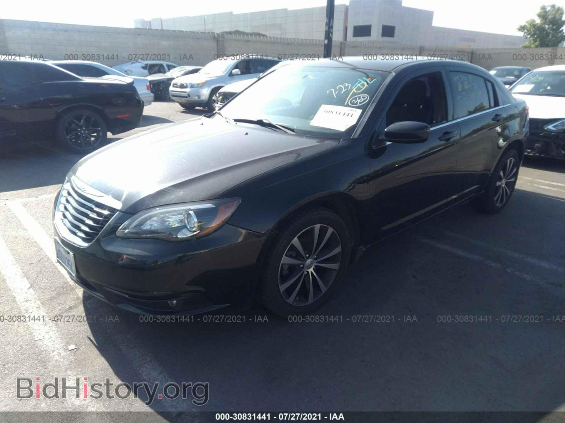 2012 CHRYSLER 200 - VIN: 1C3CCBBG7CN257971 - Фото 2