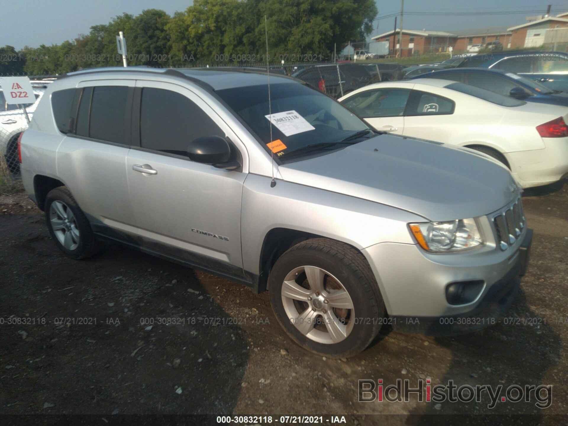 Фотография 1J4NF1FB3BD135529 - JEEP COMPASS 2011