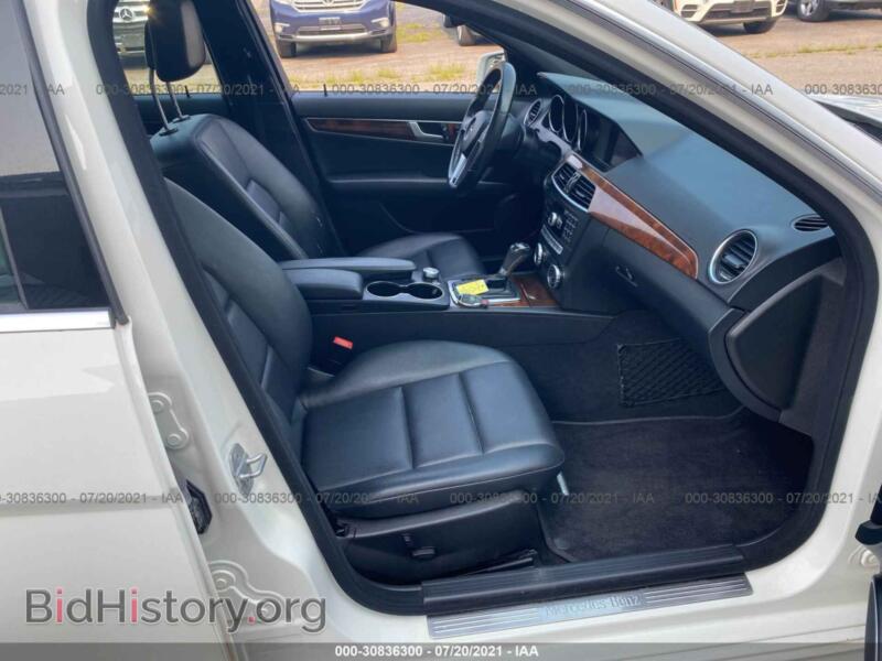 2012 Mercedes-Benz C-CLASS (VIN WDDGF8BB2CA626700) — фото 5 из 10
