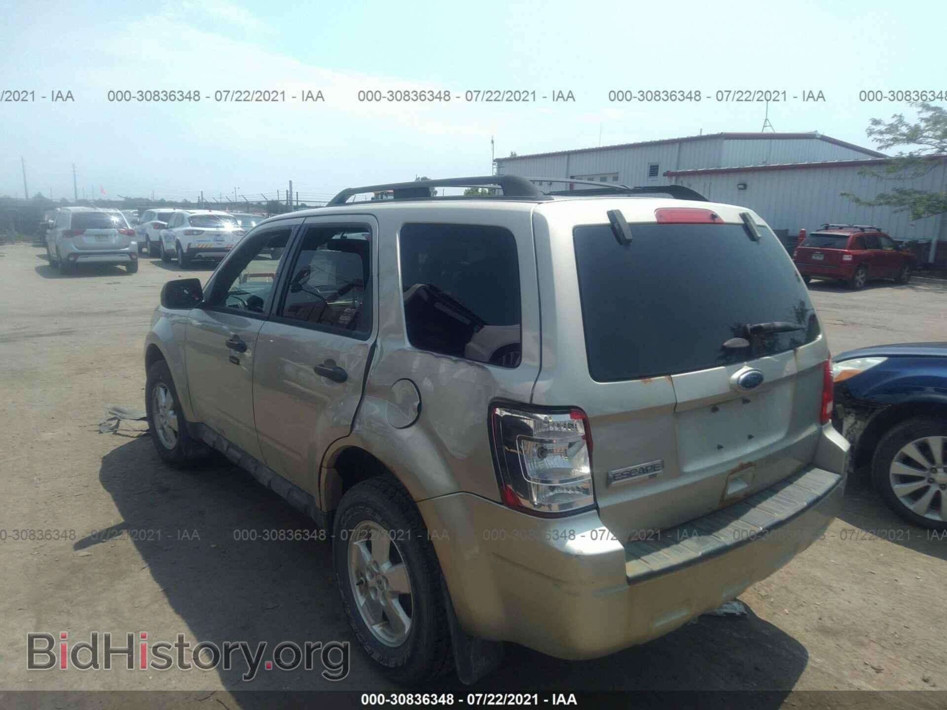 2011 FORD ESCAPE - VIN: 1FMCU0D70BKC55811 - Photo 3