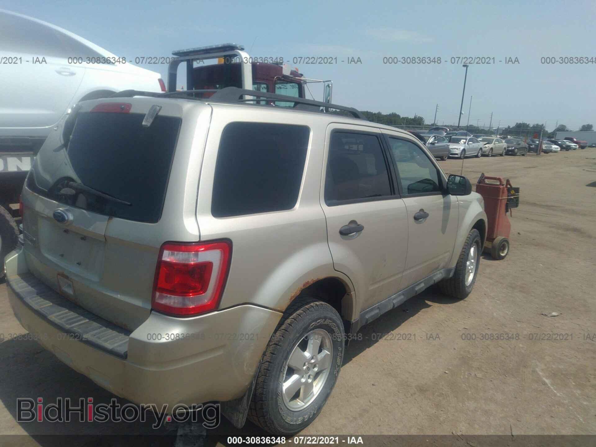 2011 FORD ESCAPE - VIN: 1FMCU0D70BKC55811 - Photo 4