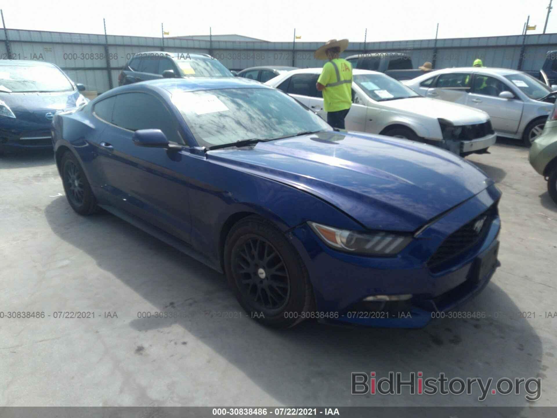 Photo 1FA6P8TH0F5399712 - FORD MUSTANG 2015