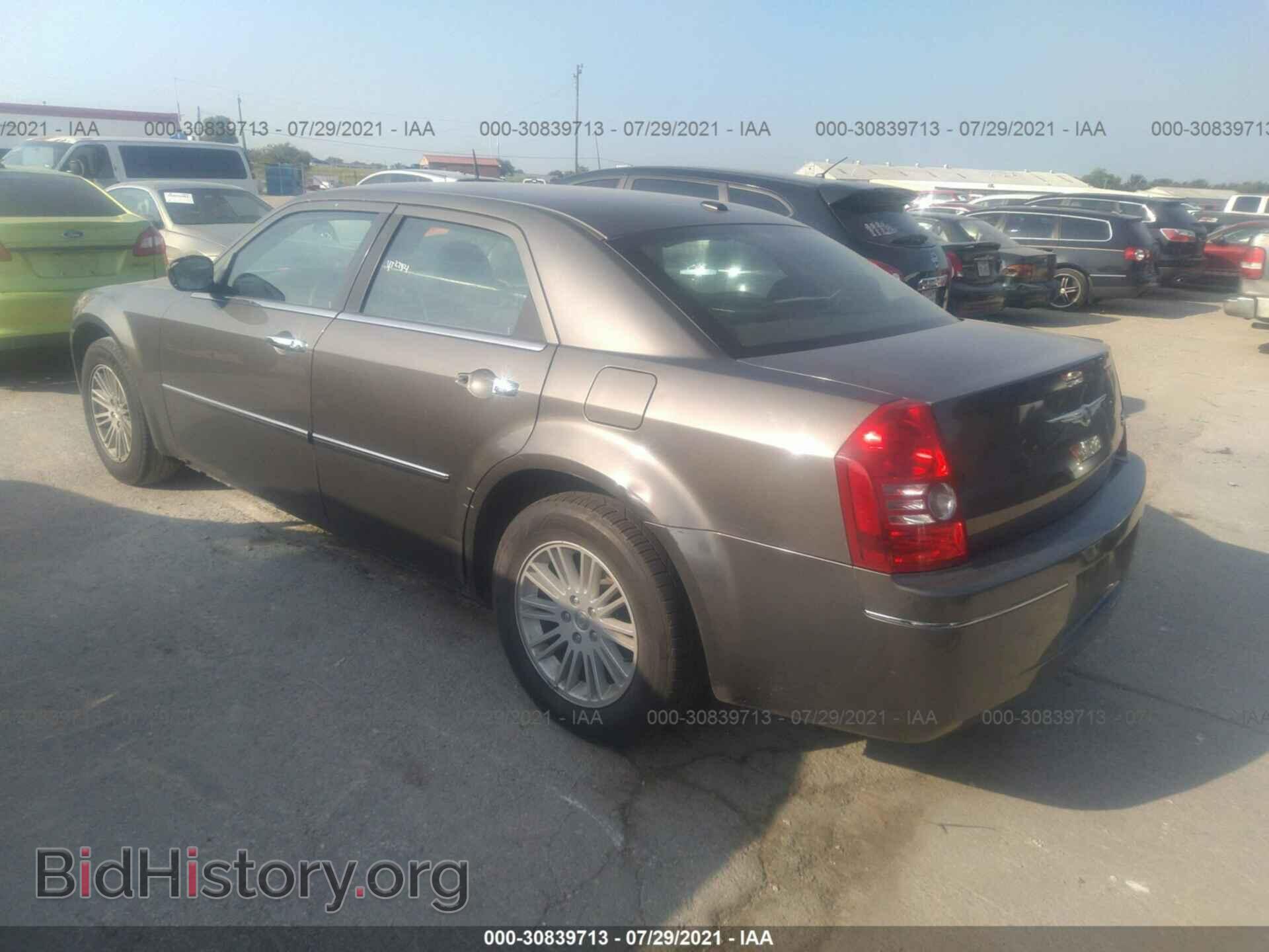2010 CHRYSLER 300 - VIN: 2C3CA5CV1AH203043 - Фото 3