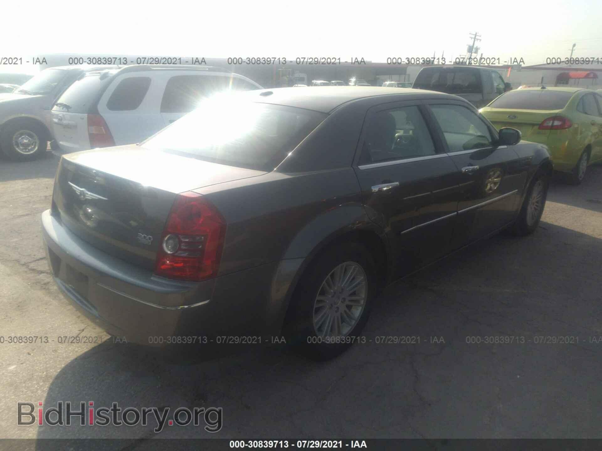 2010 CHRYSLER 300 - VIN: 2C3CA5CV1AH203043 - Фото 4