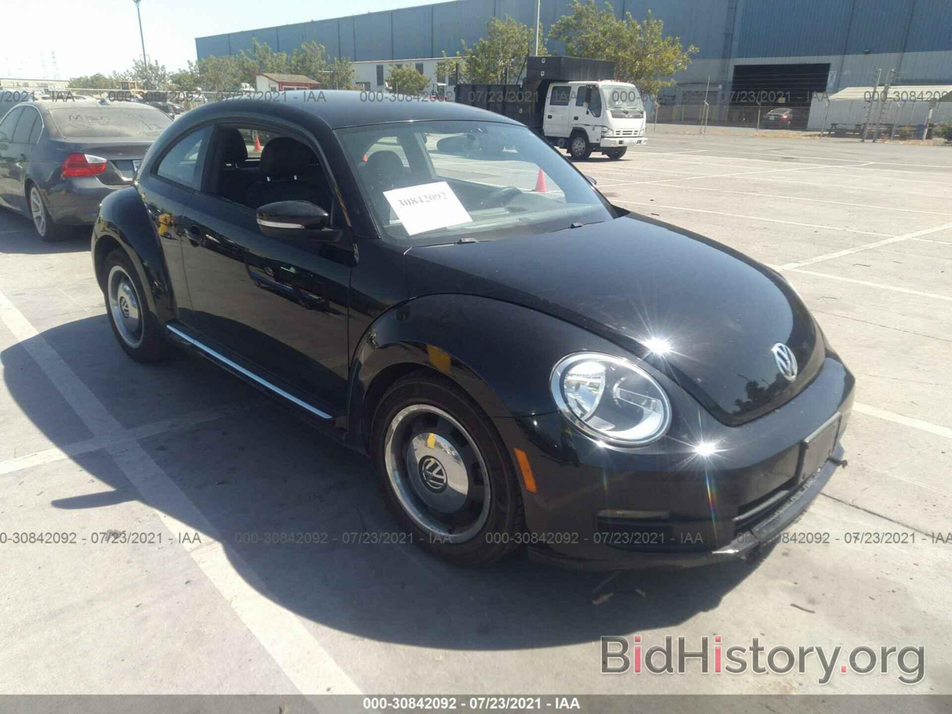 Photo 3VWJP7AT7CM618853 - VOLKSWAGEN BEETLE 2012