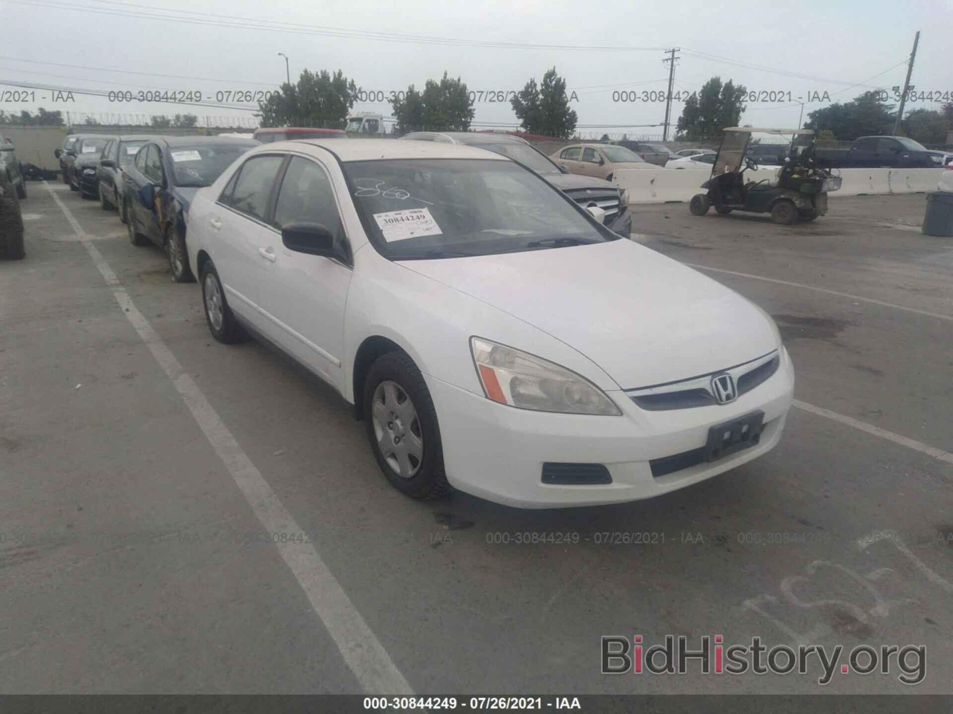 Photo 1HGCM56447A194949 - HONDA ACCORD SDN 2007