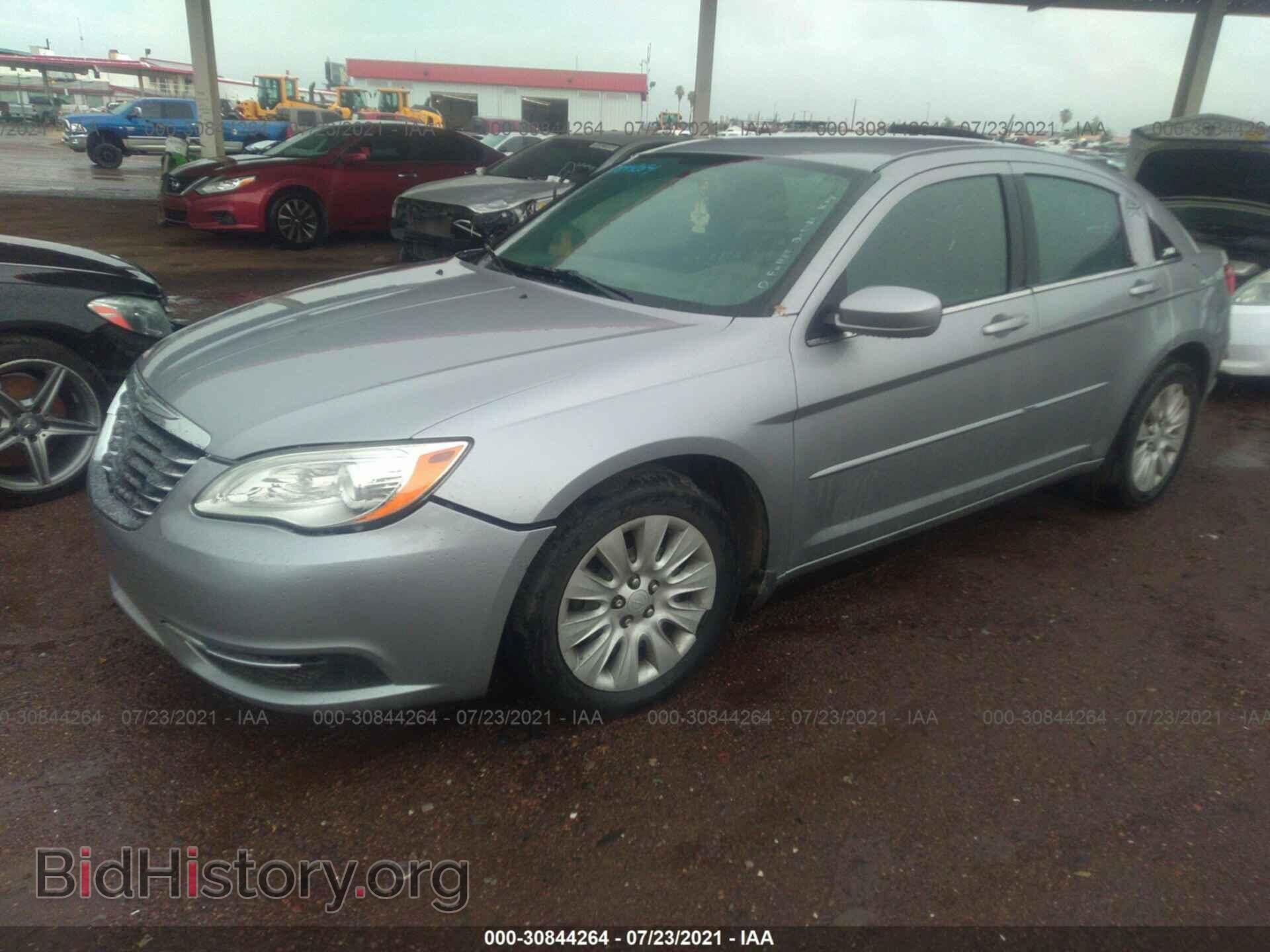 2013 CHRYSLER 200 - VIN: 1C3CCBAB9DN568776 - Фото 2