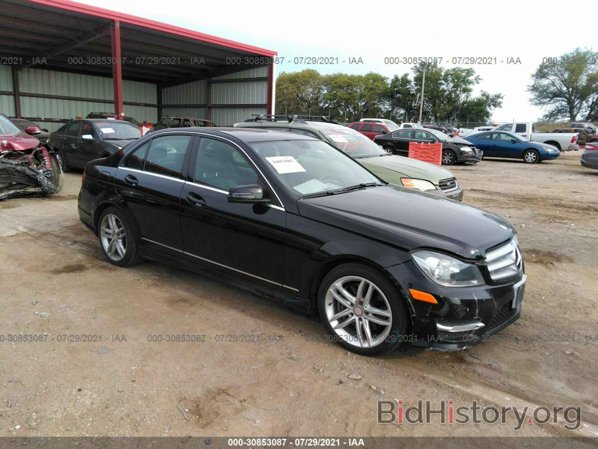 Photo WDDGF8AB7DG149312 - MERCEDES-BENZ C-CLASS 2013