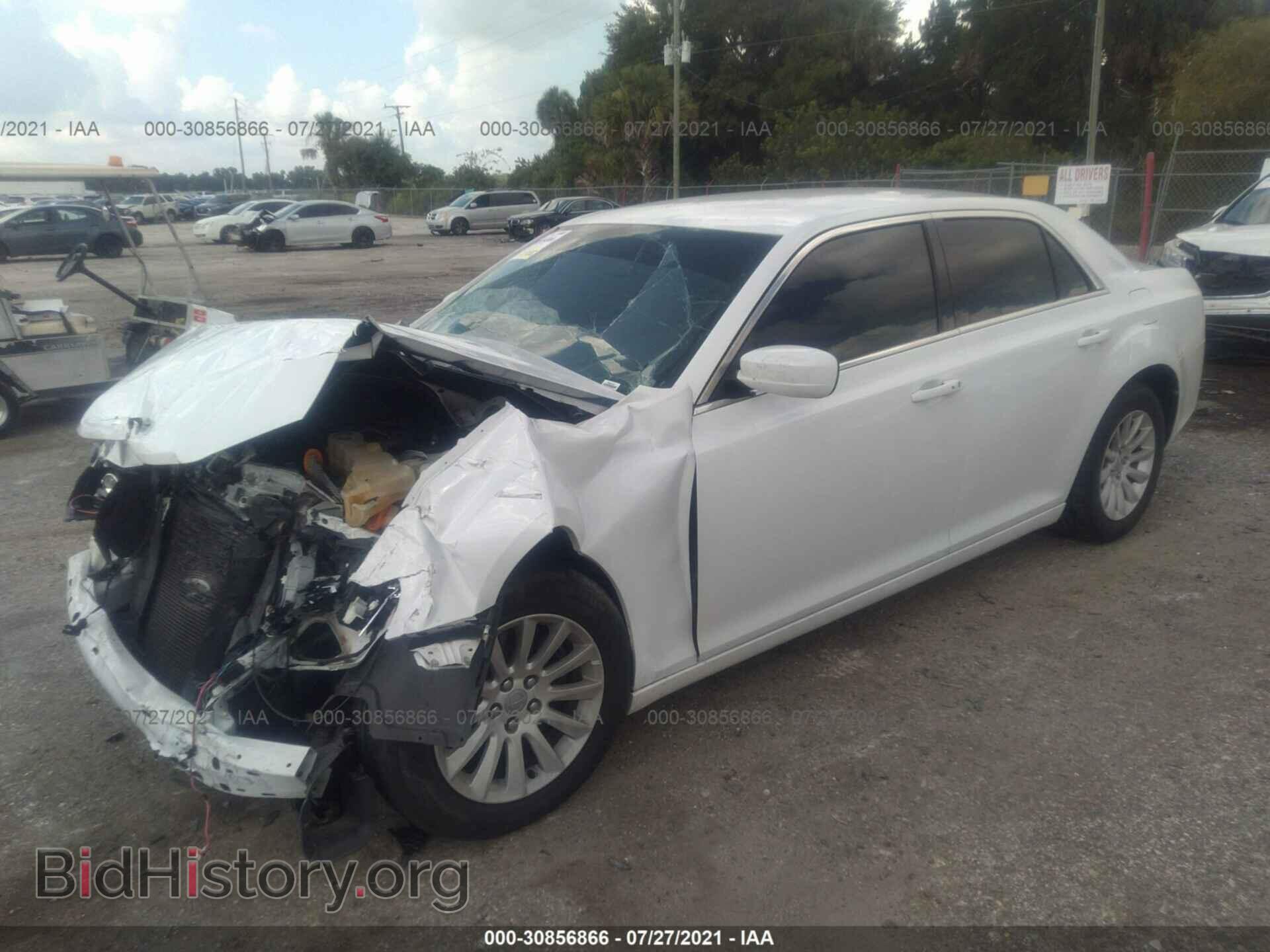 2014 CHRYSLER 300 - VIN: 2C3CCAAG3EH379928 - Фото 2