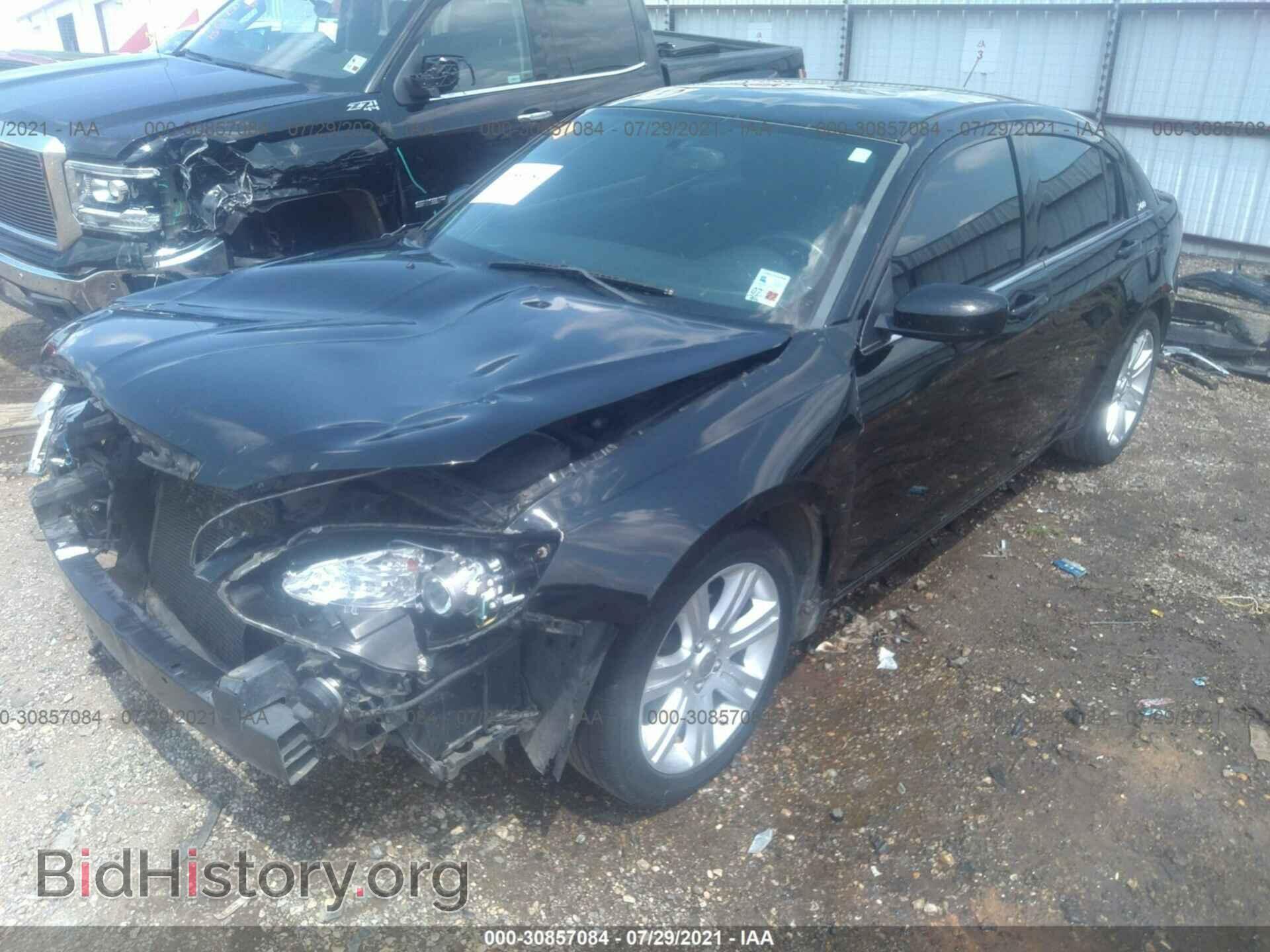 2013 CHRYSLER 200 - VIN: 1C3CCBBB5DN587923 - Фото 2