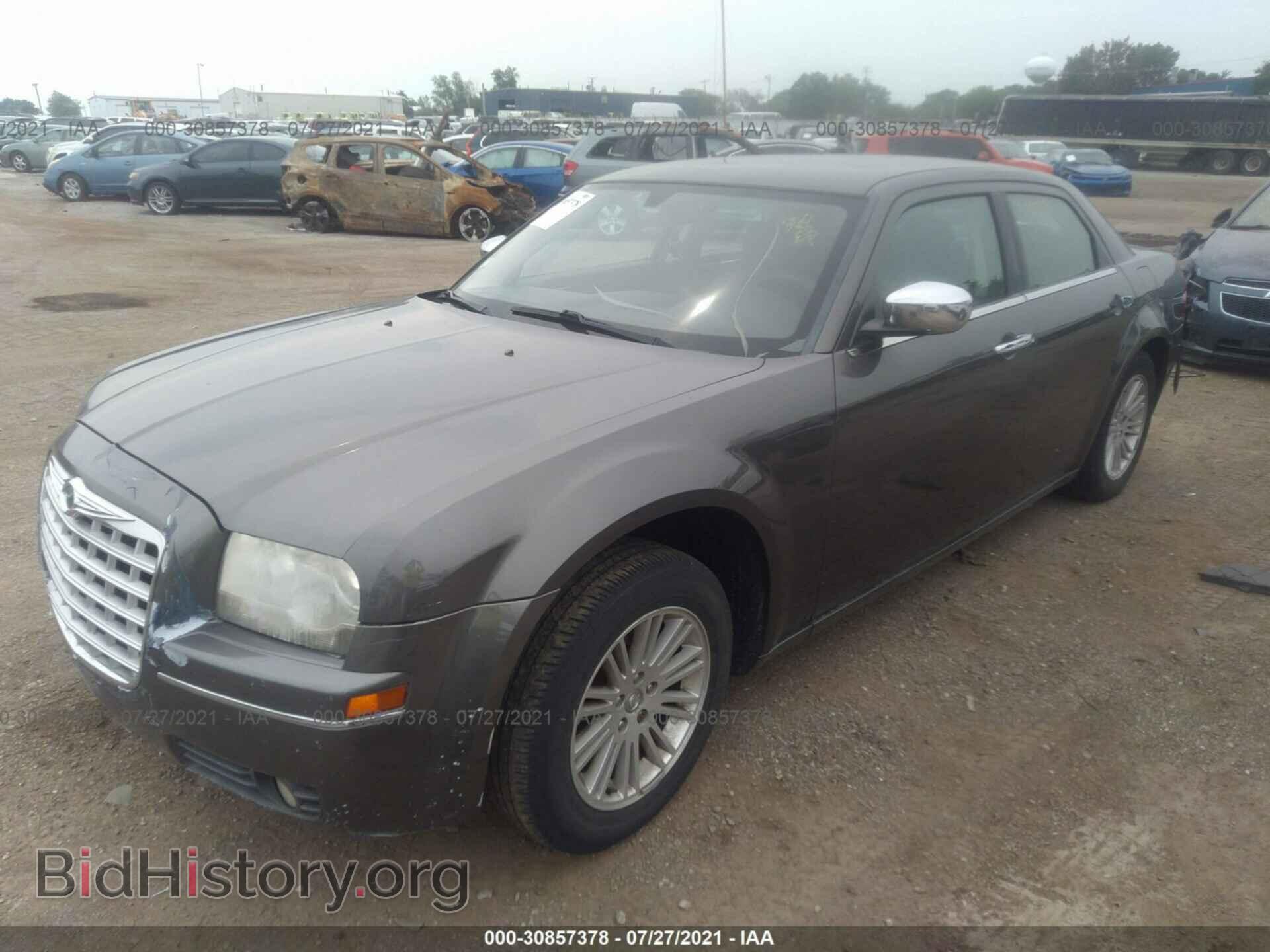 2010 CHRYSLER 300 - VIN: 2C3CA4CD2AH163072 - Photo 2