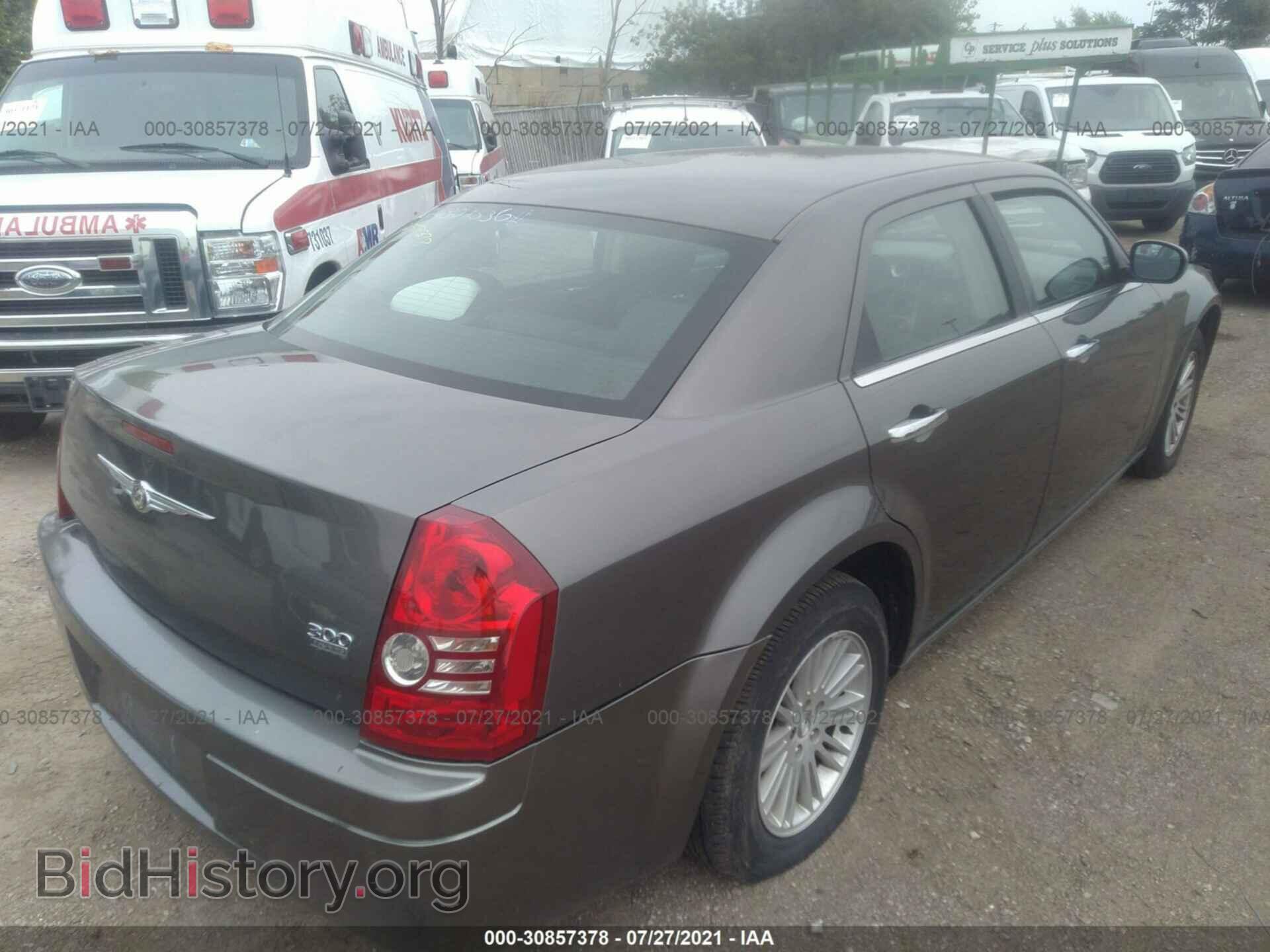 2010 CHRYSLER 300 - VIN: 2C3CA4CD2AH163072 - Photo 4