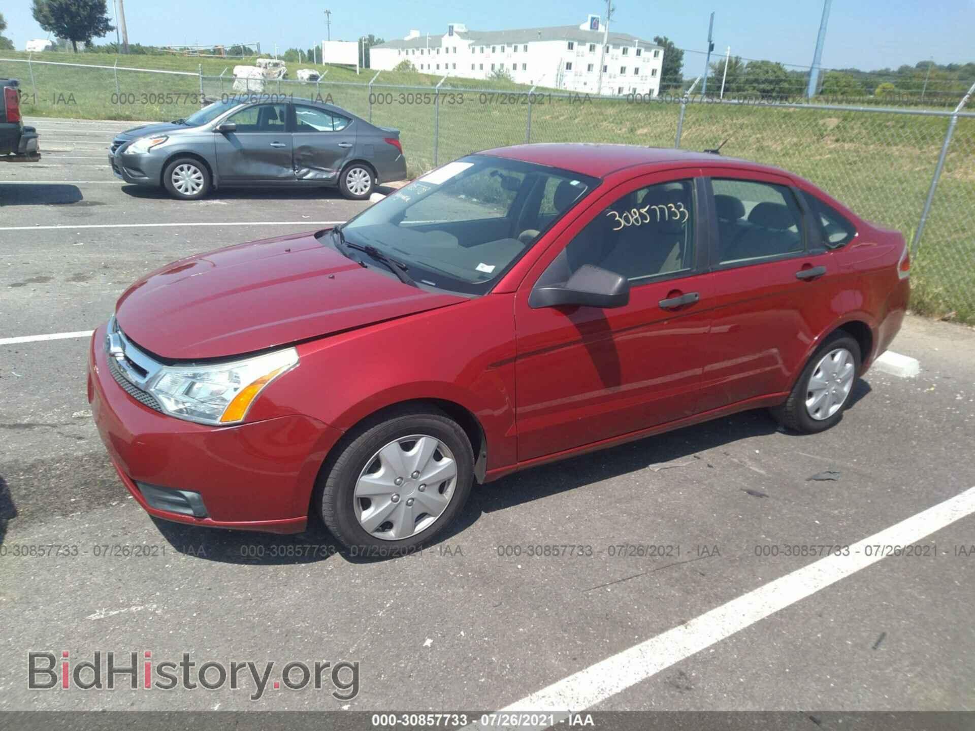 2011 FORD FOCUS - VIN: 1FAHP3EN2BW148533 - Фото 2