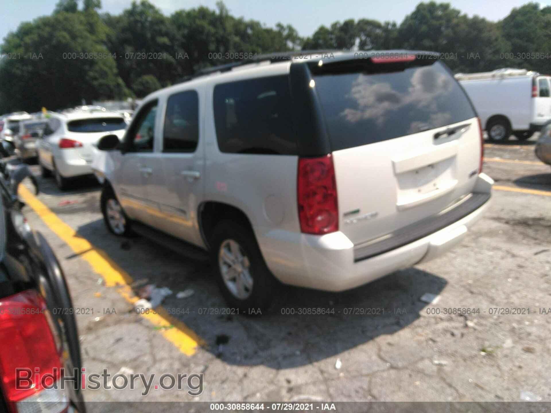 2011 GMC YUKON - VIN: 1GKS2CE08BR327682 - Фото 3