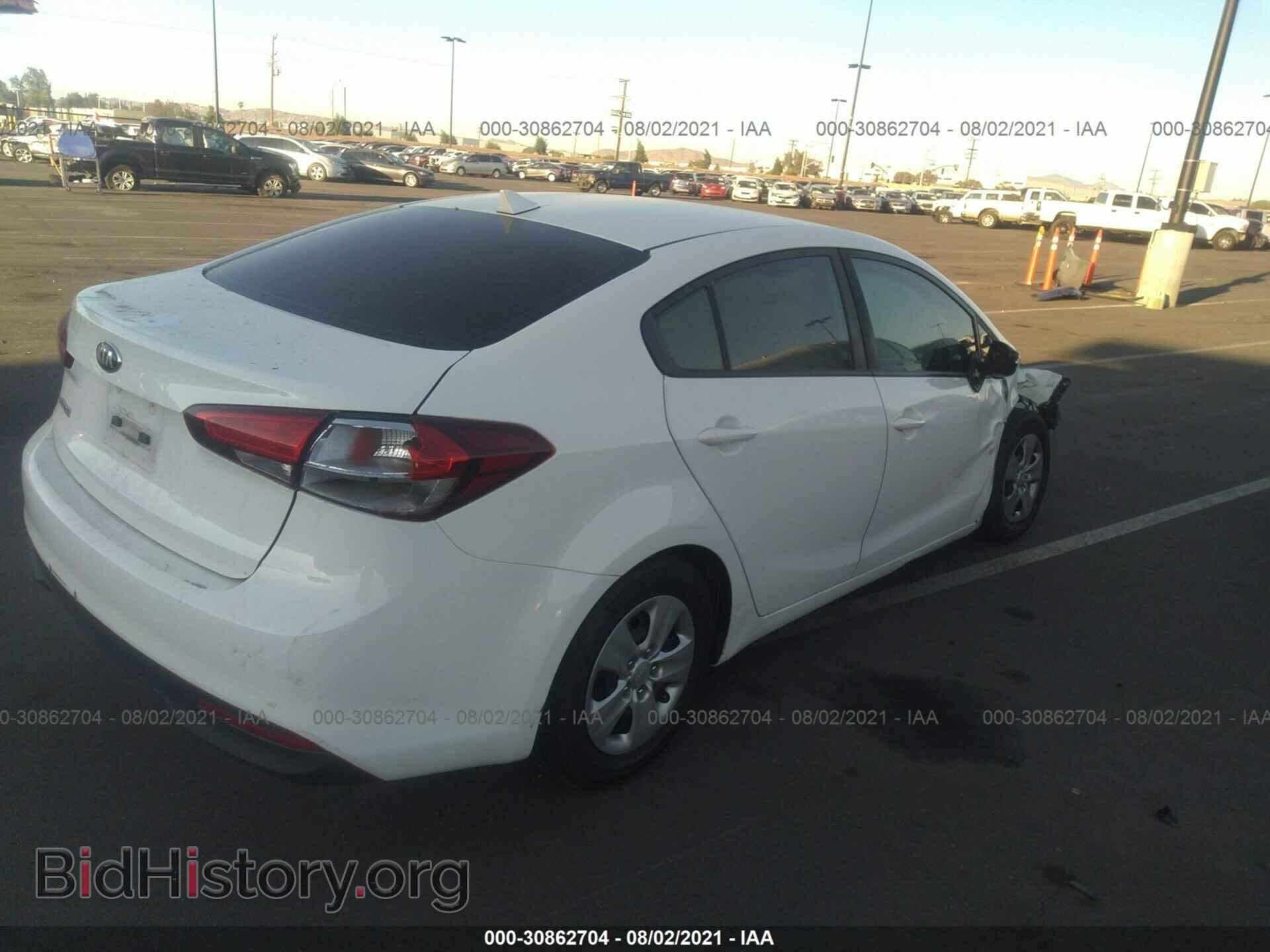 2017 KIA FORTE - VIN: 3KPFK4A72HE129643 - Фото 4