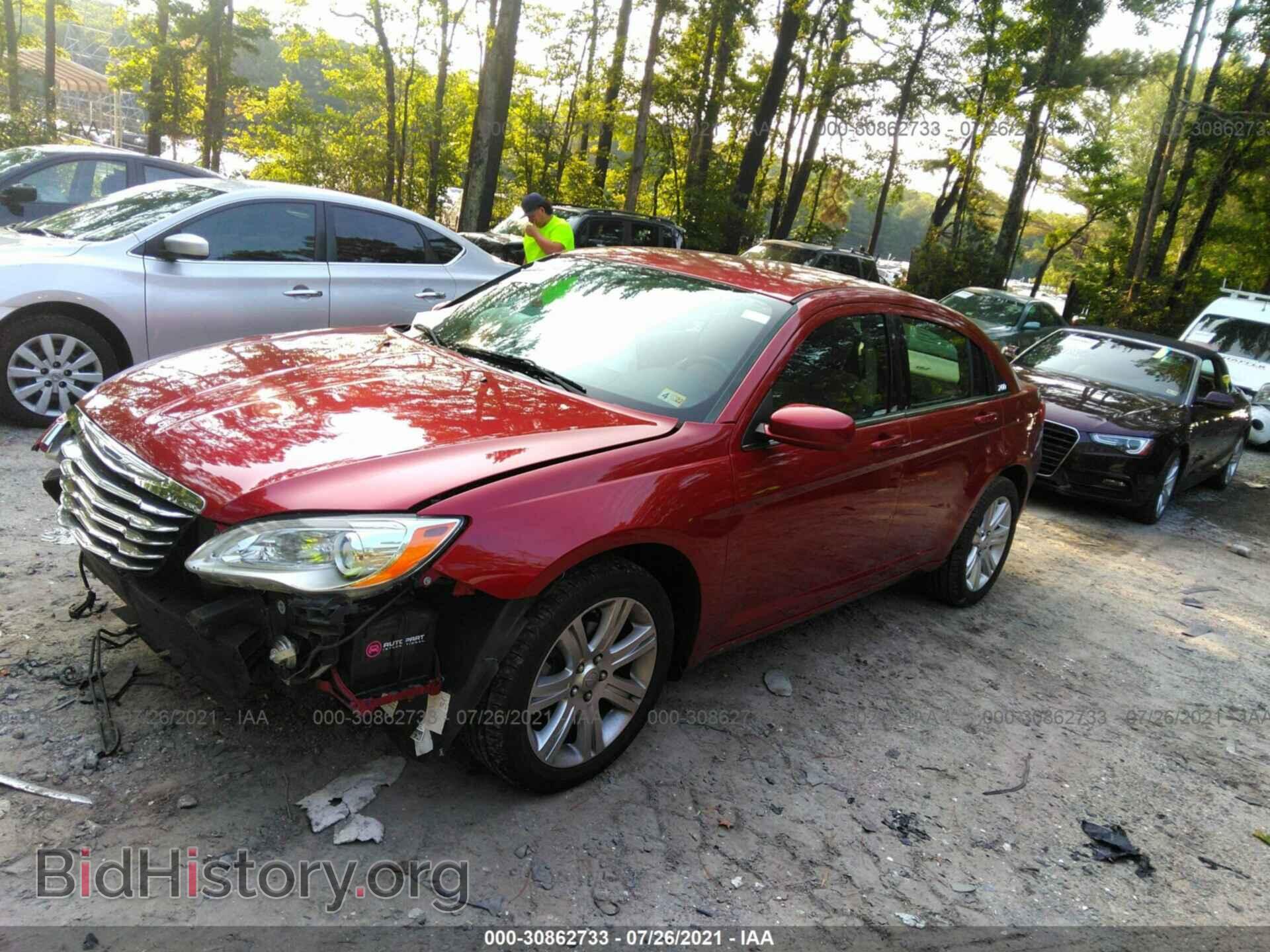 2013 CHRYSLER 200 - VIN: 1C3CCBBBXDN540189 - Фото 2