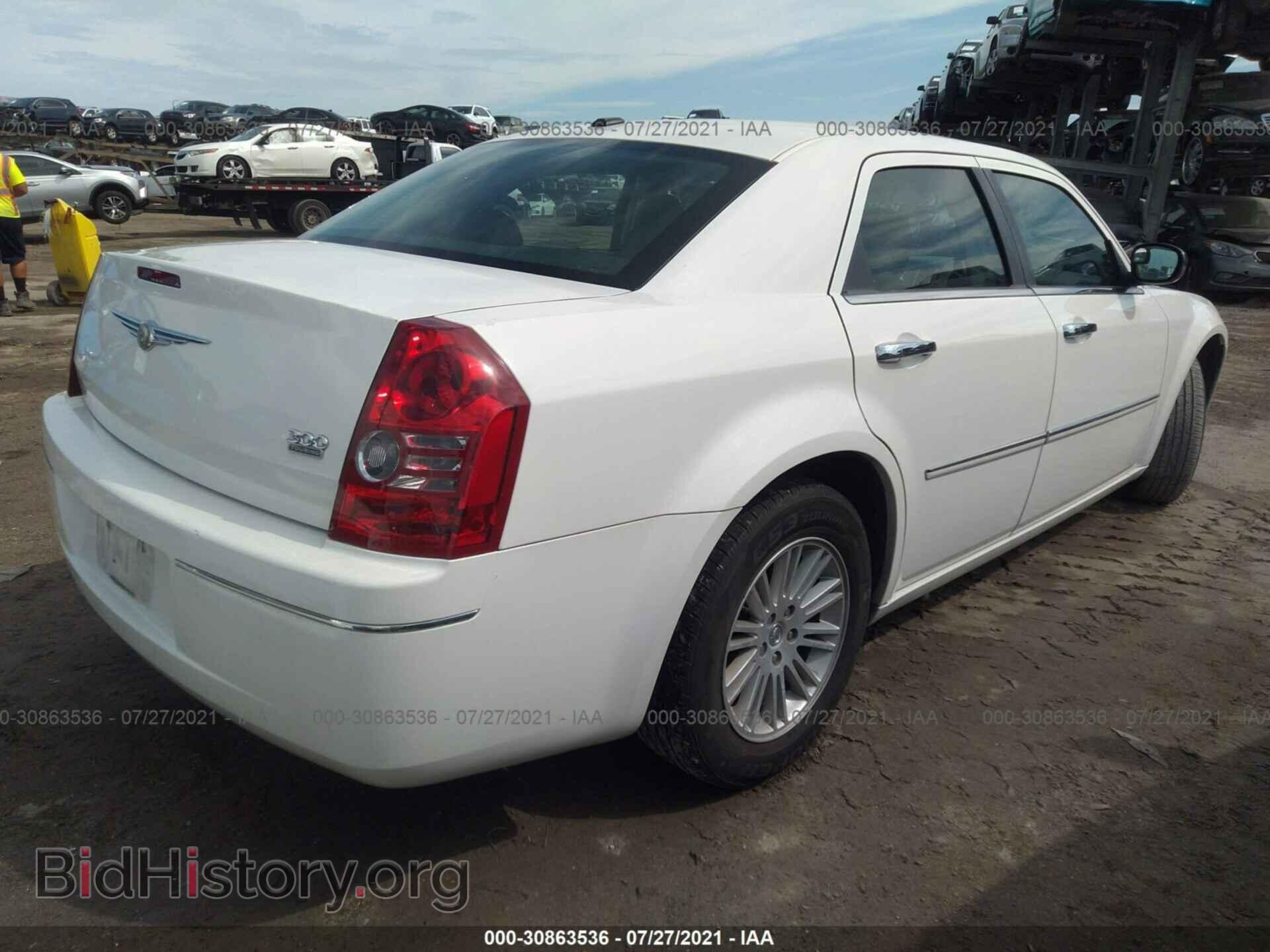 2010 CHRYSLER 300 - VIN: 2C3CA5CV1AH192917 - Фото 4