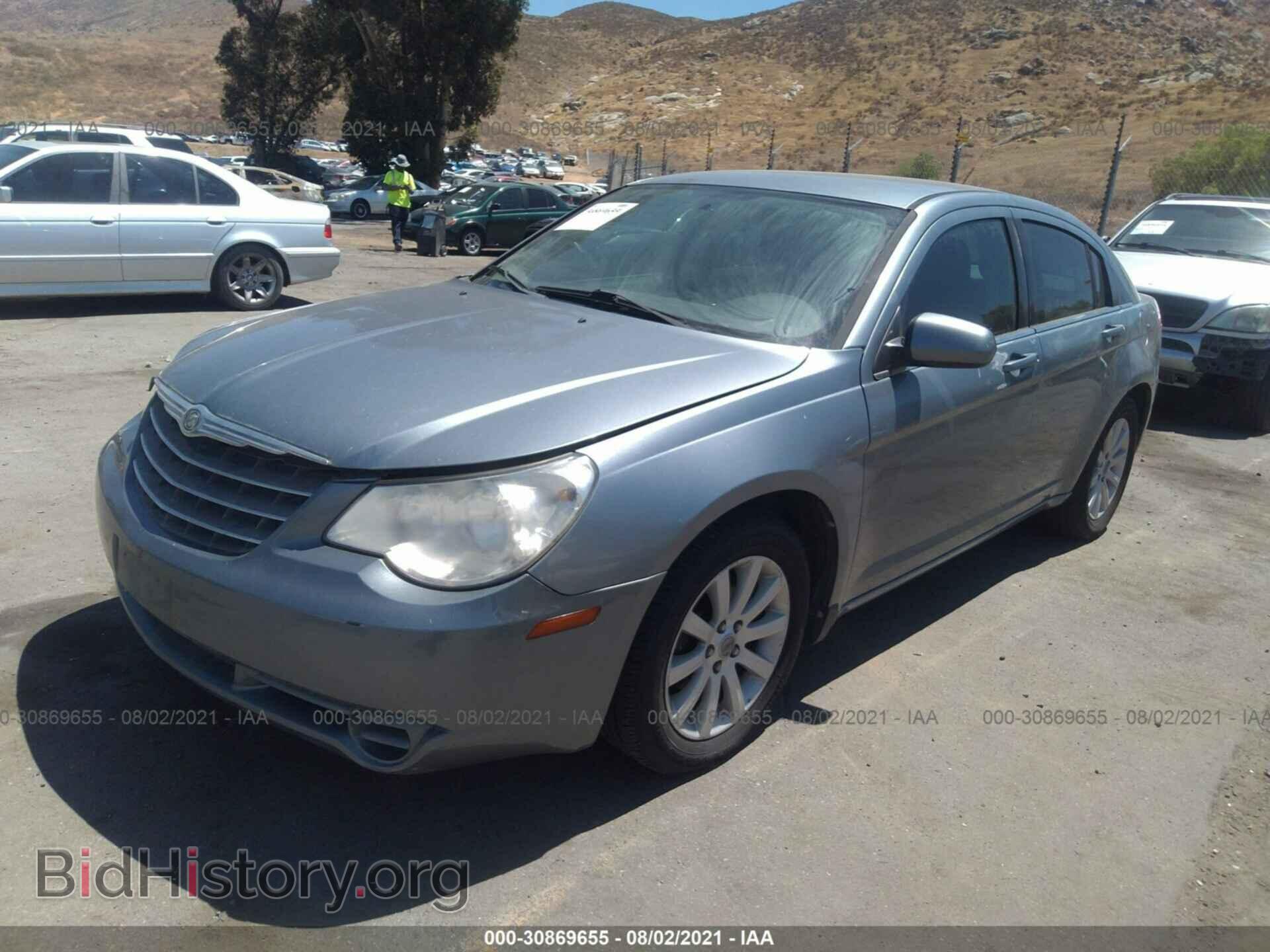 2010 CHRYSLER SEBRING - VIN: 1C3CC5FB8AN153003 - Фото 2