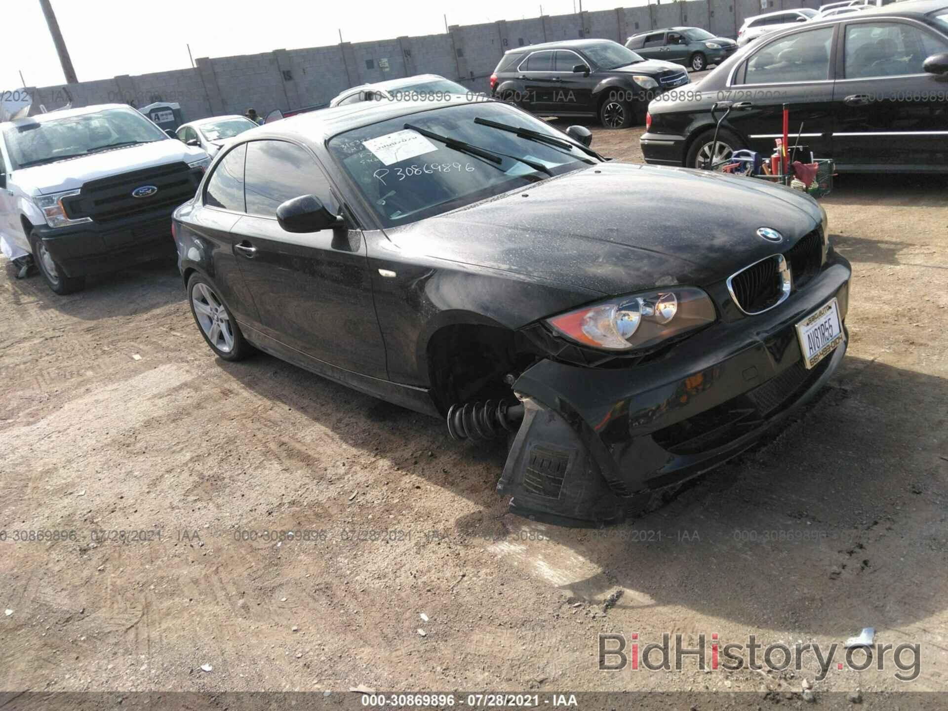 Photo WBAUP9C57BVL90557 - BMW 1 SERIES 2011