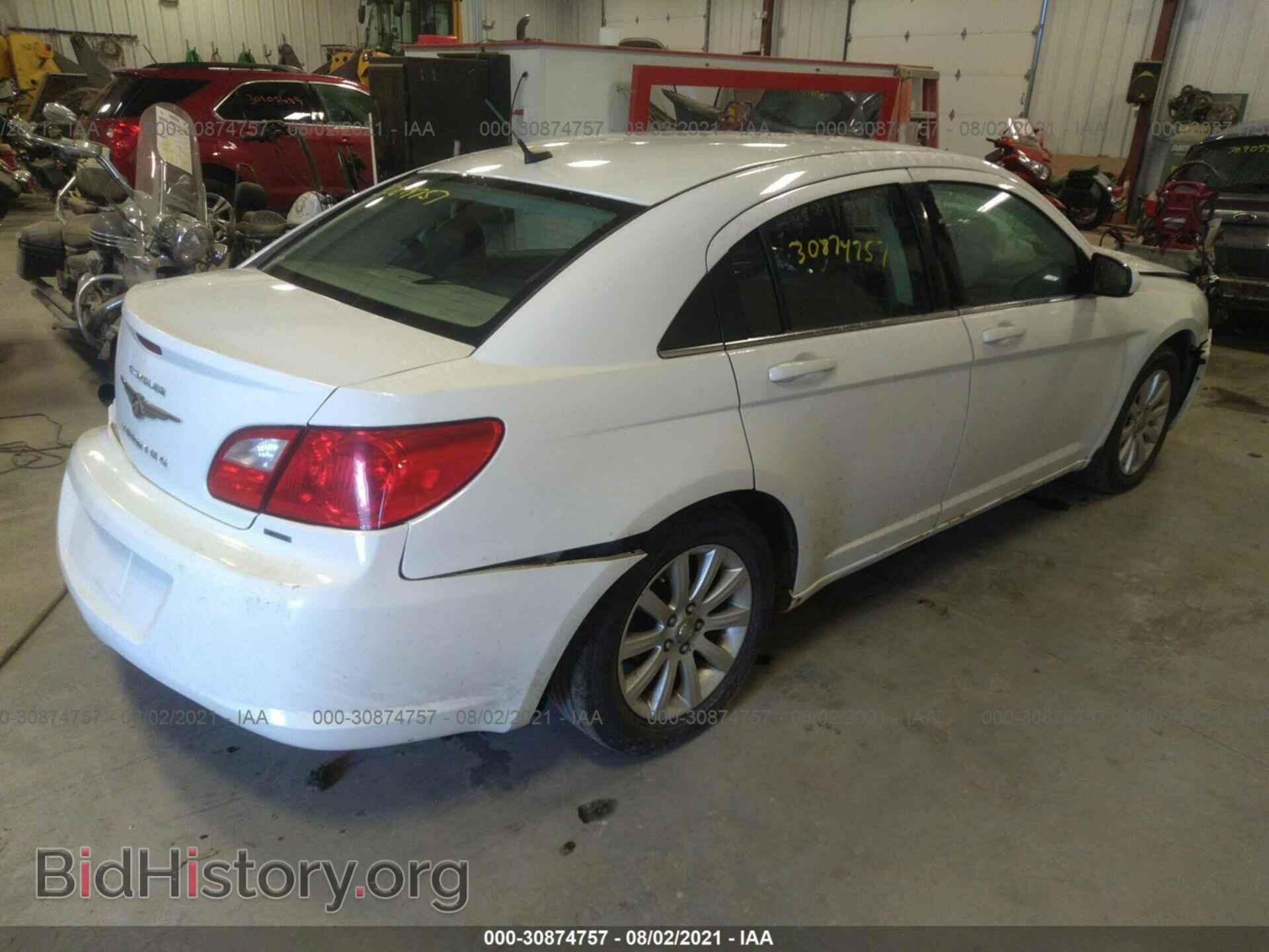 2010 CHRYSLER SEBRING - VIN: 1C3CC5FB8AN137903 - Фото 4