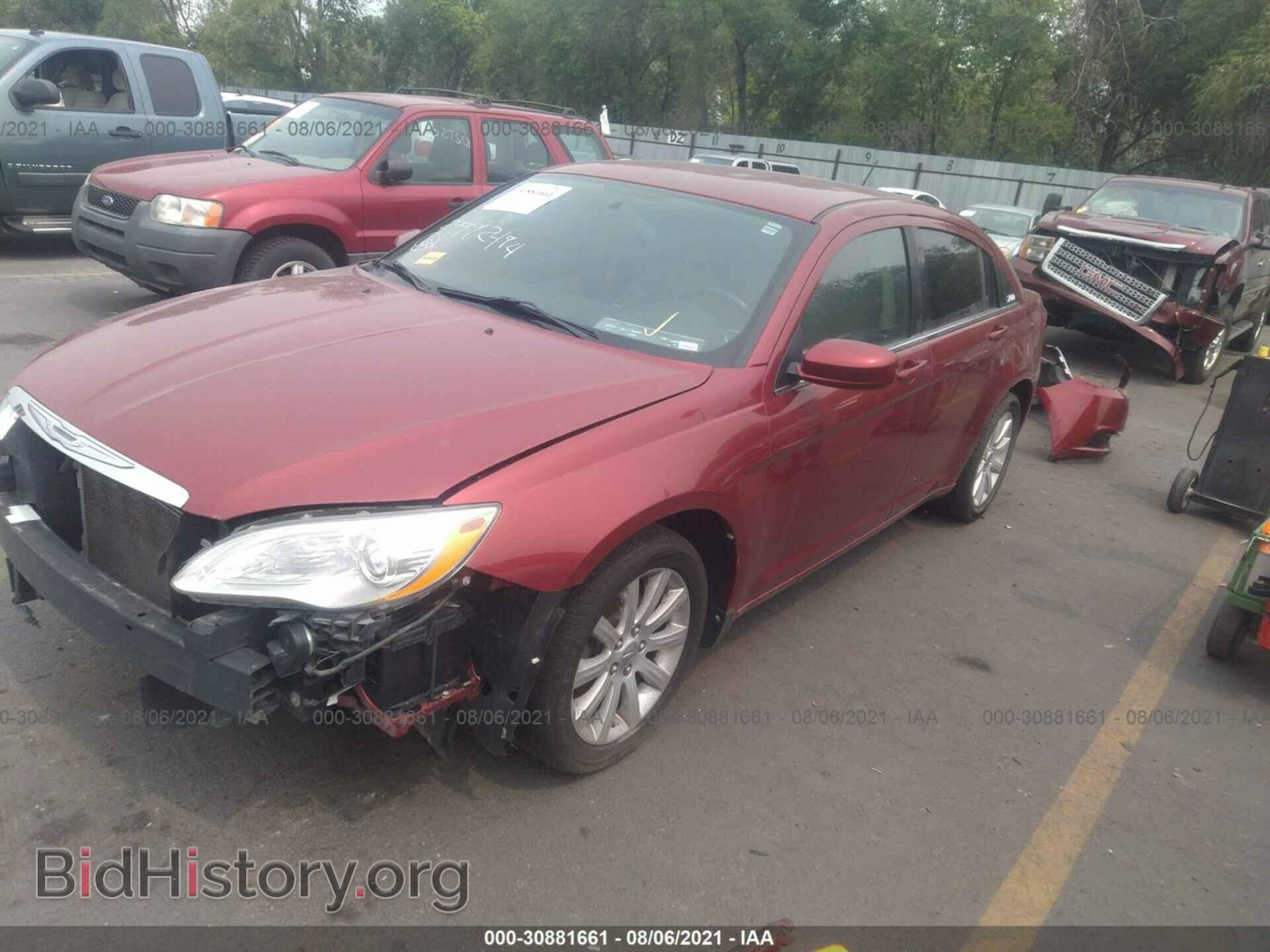 2012 CHRYSLER 200 - VIN: 1C3CCBBB1CN106659 - Фото 2