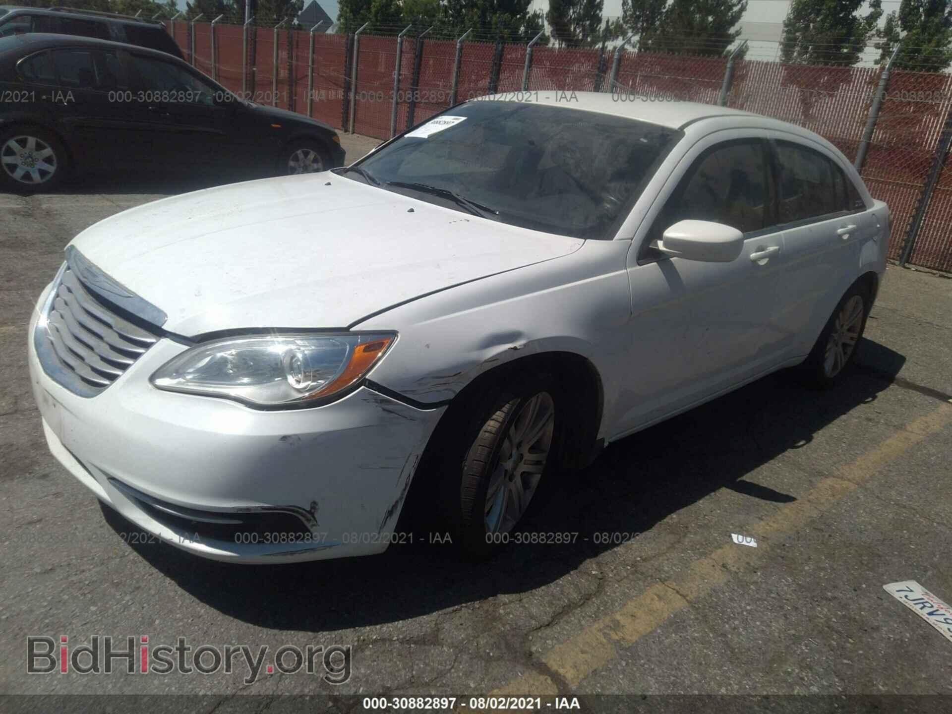 2013 CHRYSLER 200 - VIN: 1C3CCBBB1DN735095 - Photo 2