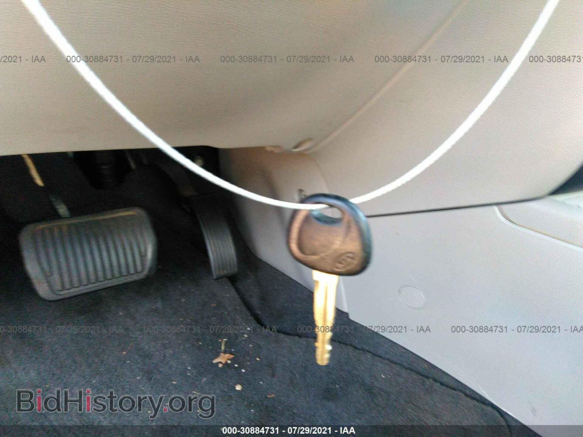 2009 KIA OPTIMA - VIN: KNAGE228295282931 - Фото 11