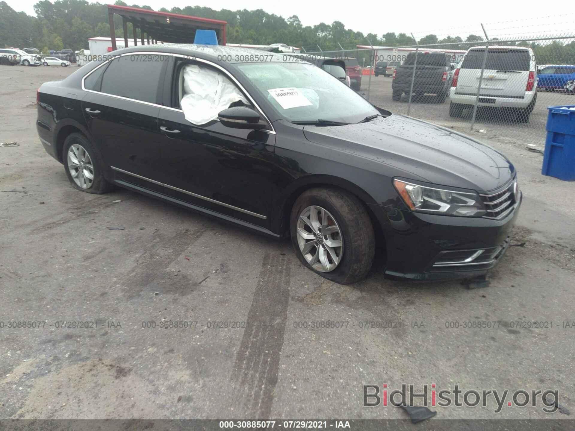 Photo 1VWAT7A36HC067111 - VOLKSWAGEN PASSAT 2017