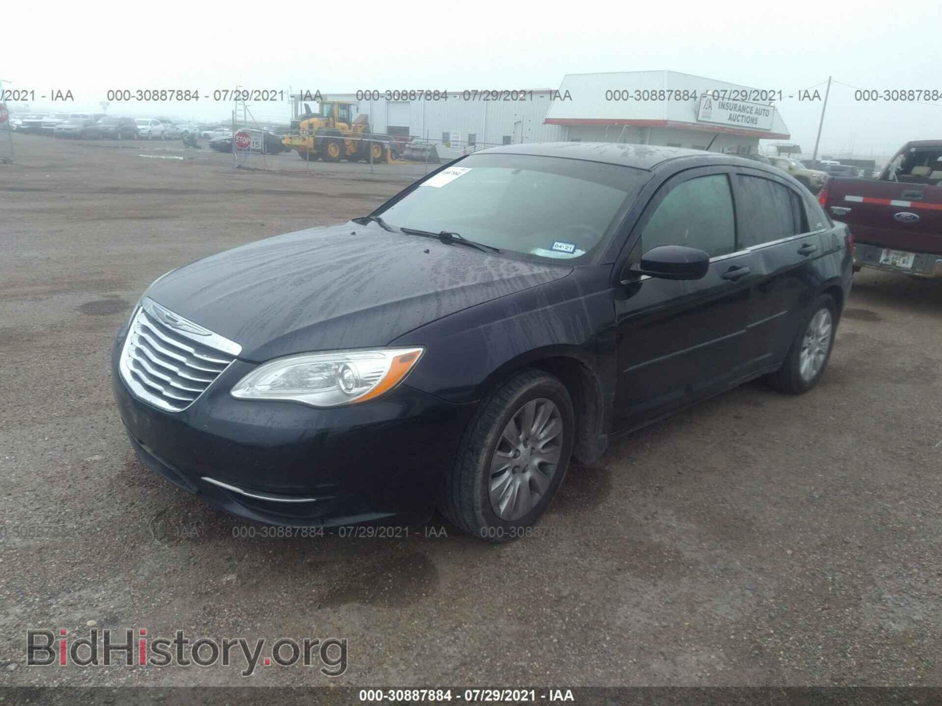 2011 CHRYSLER 200 - VIN: 1C3BC4FB0BN558490 - Фото 2