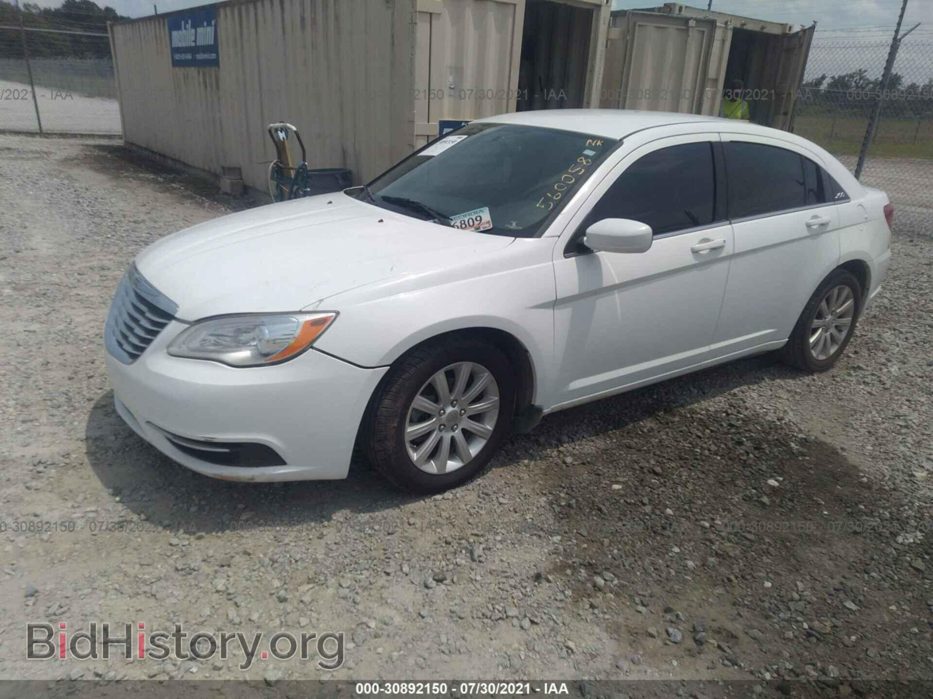 2013 CHRYSLER 200 - VIN: 1C3CCBBG2DN560058 - Фото 2