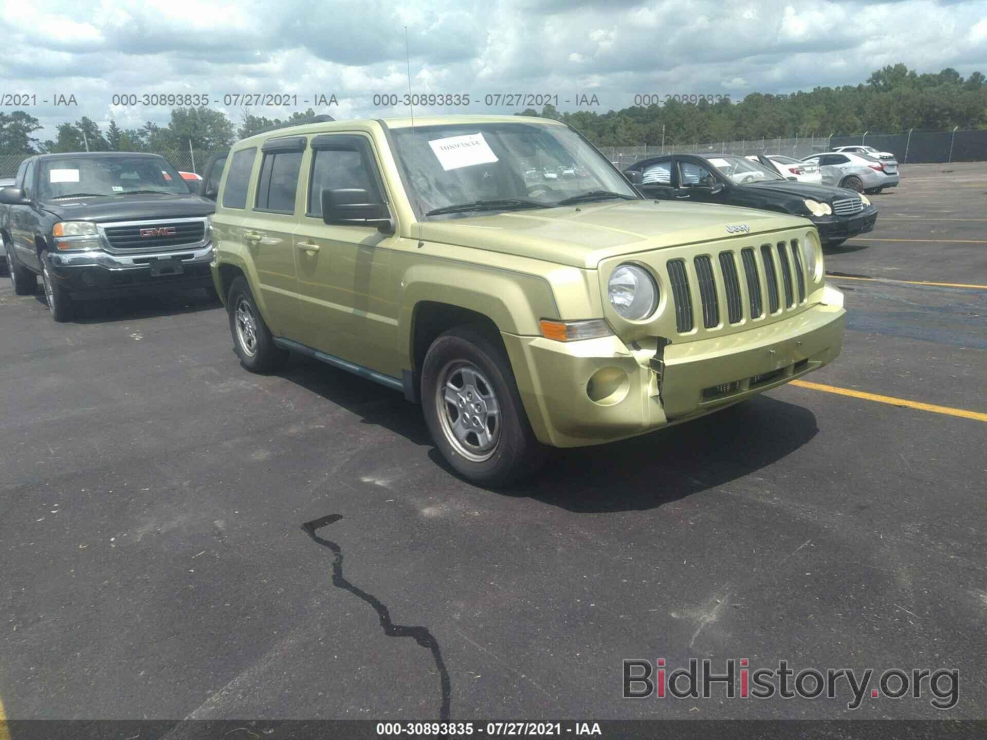 Photo 1J4NF2GB6AD510655 - JEEP PATRIOT 2010