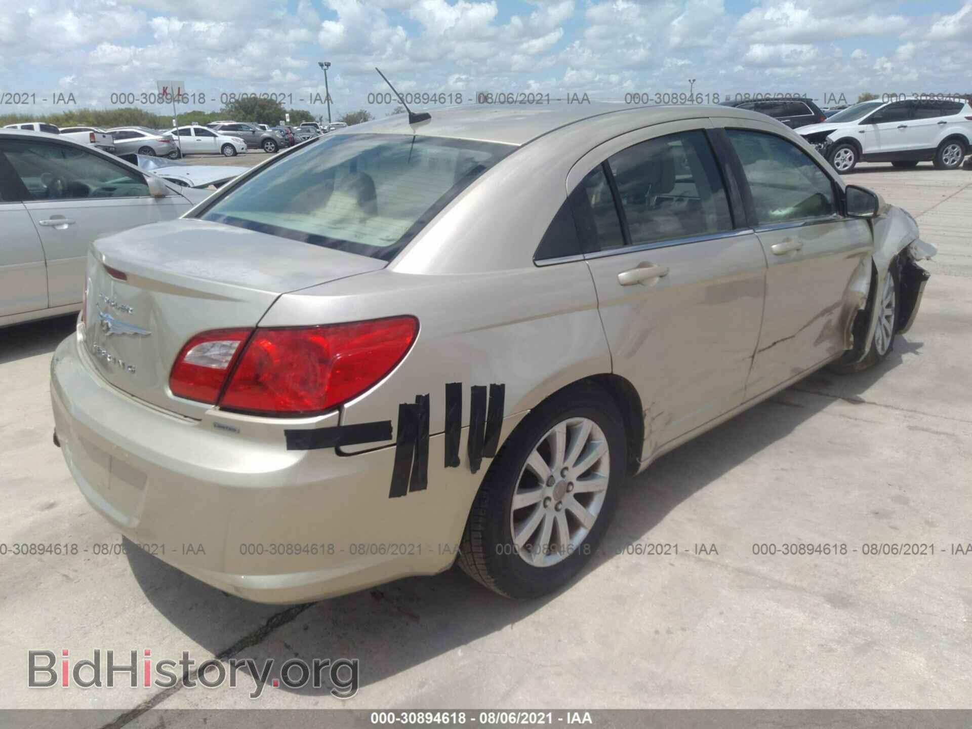 2010 CHRYSLER SEBRING - VIN: 1C3CC5FBXAN111397 - Фото 4